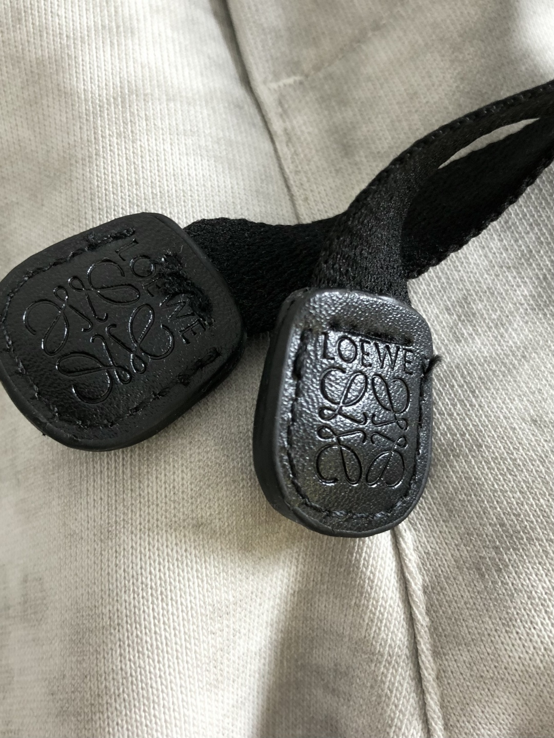 LOW 2026春季新品休闲裤，经典款百看不厌，裤身工艺设计，进口客供辅料、面料定制，每个细节做到极致，