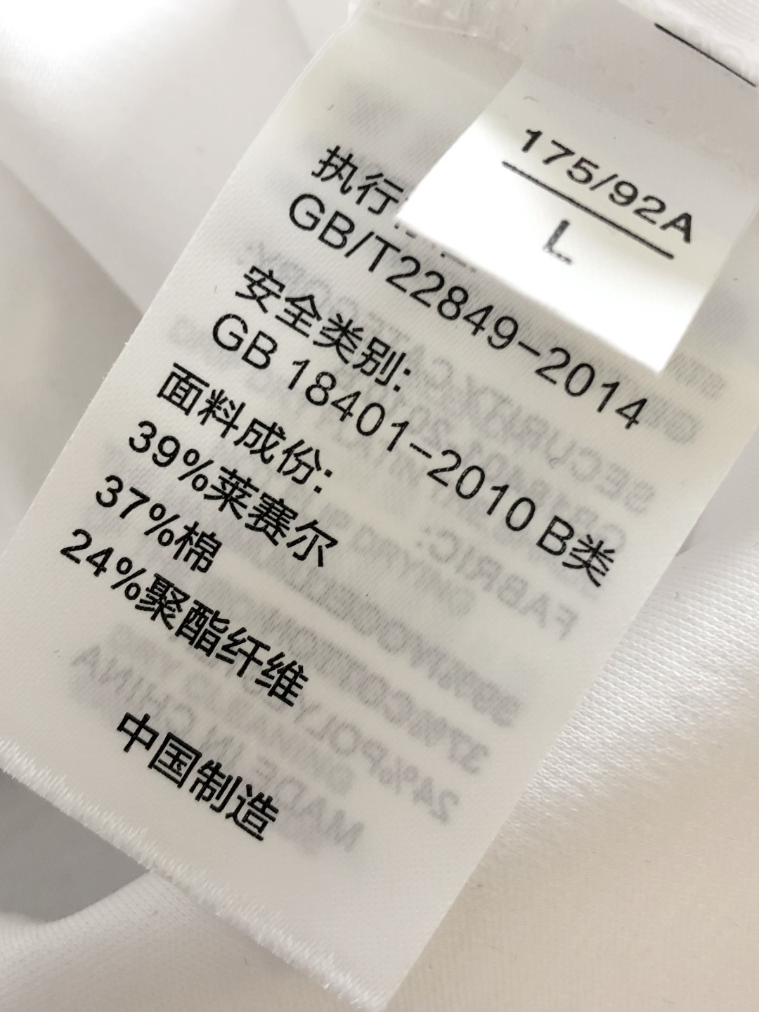 1V 2026春夏新款首发专柜最新款短袖圆领T恤 高端订制 设计前卫时尚！品牌logo重工艺设计 液氨丝