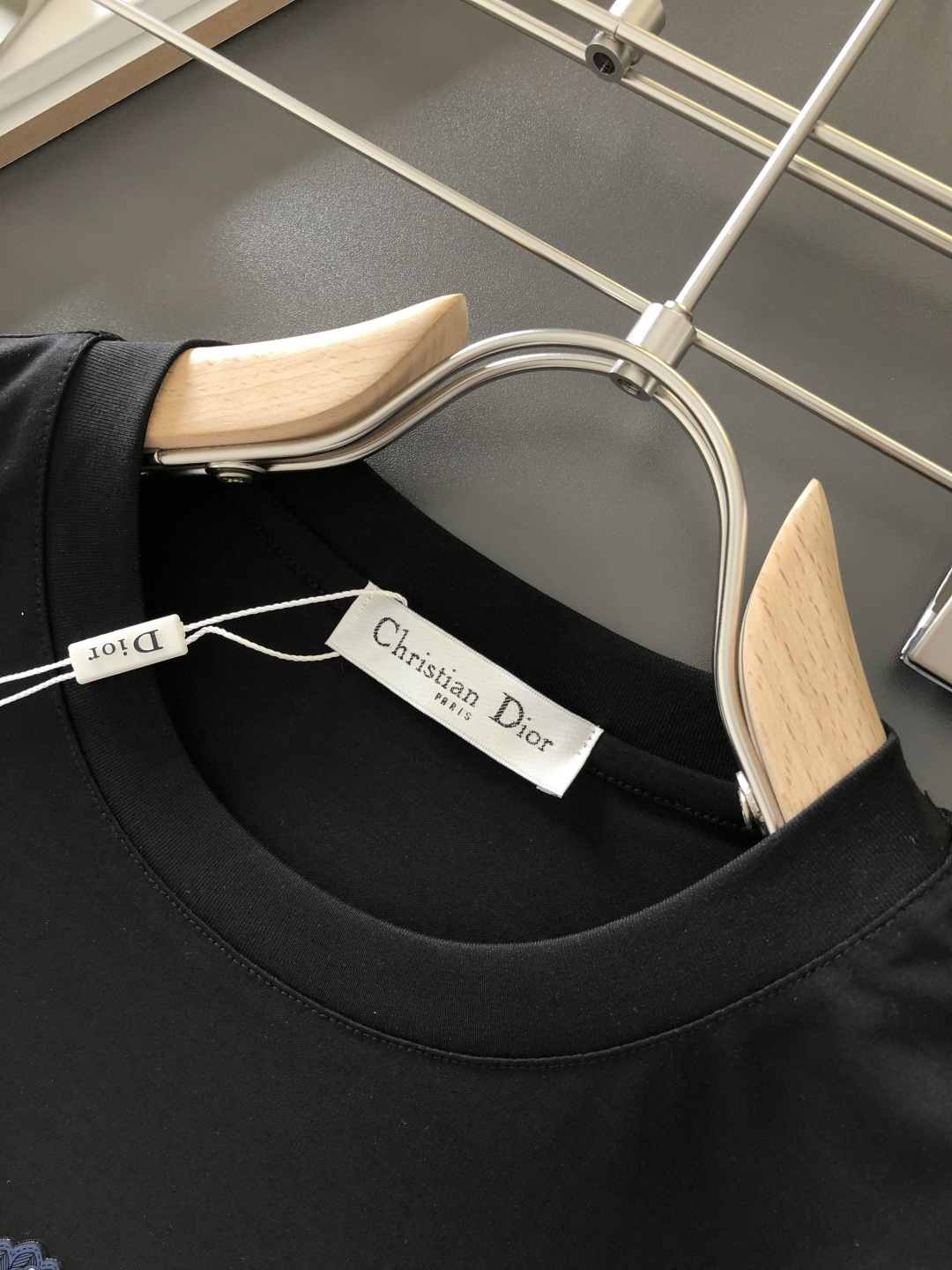 CD 2026春夏新款首发专柜最新款短袖圆领T恤 高端订制 设计前卫时尚！品牌logo重工艺设计 液氨丝