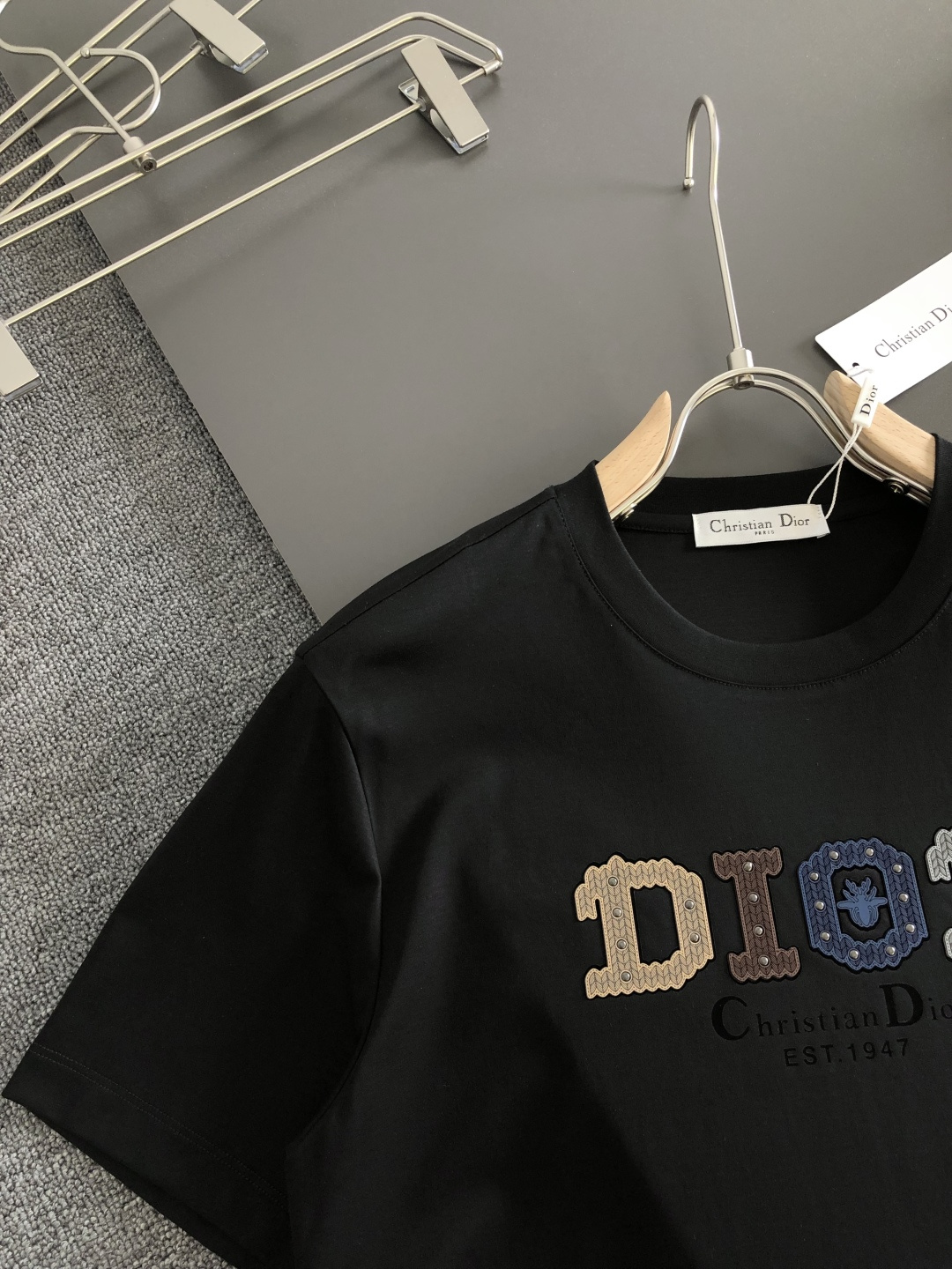 CD 2026春夏新款首发专柜最新款短袖圆领T恤 高端订制 设计前卫时尚！品牌logo重工艺设计 液氨丝