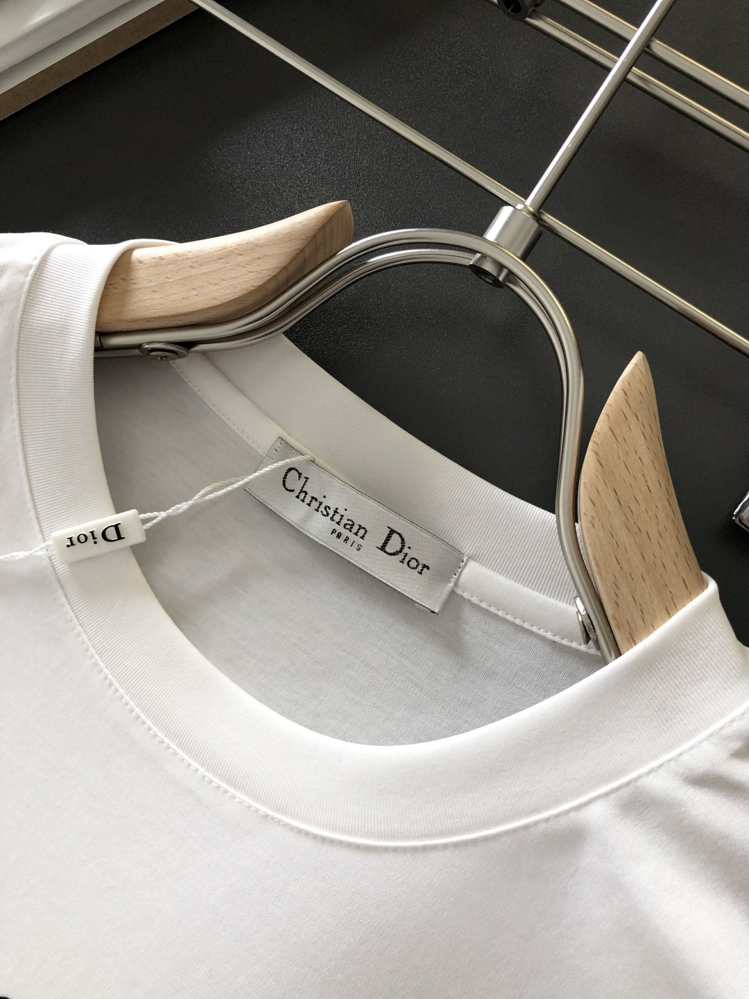 CD 2026春夏新款首发专柜最新款短袖圆领T恤 高端订制 设计前卫时尚！品牌logo重工艺设计 液氨丝