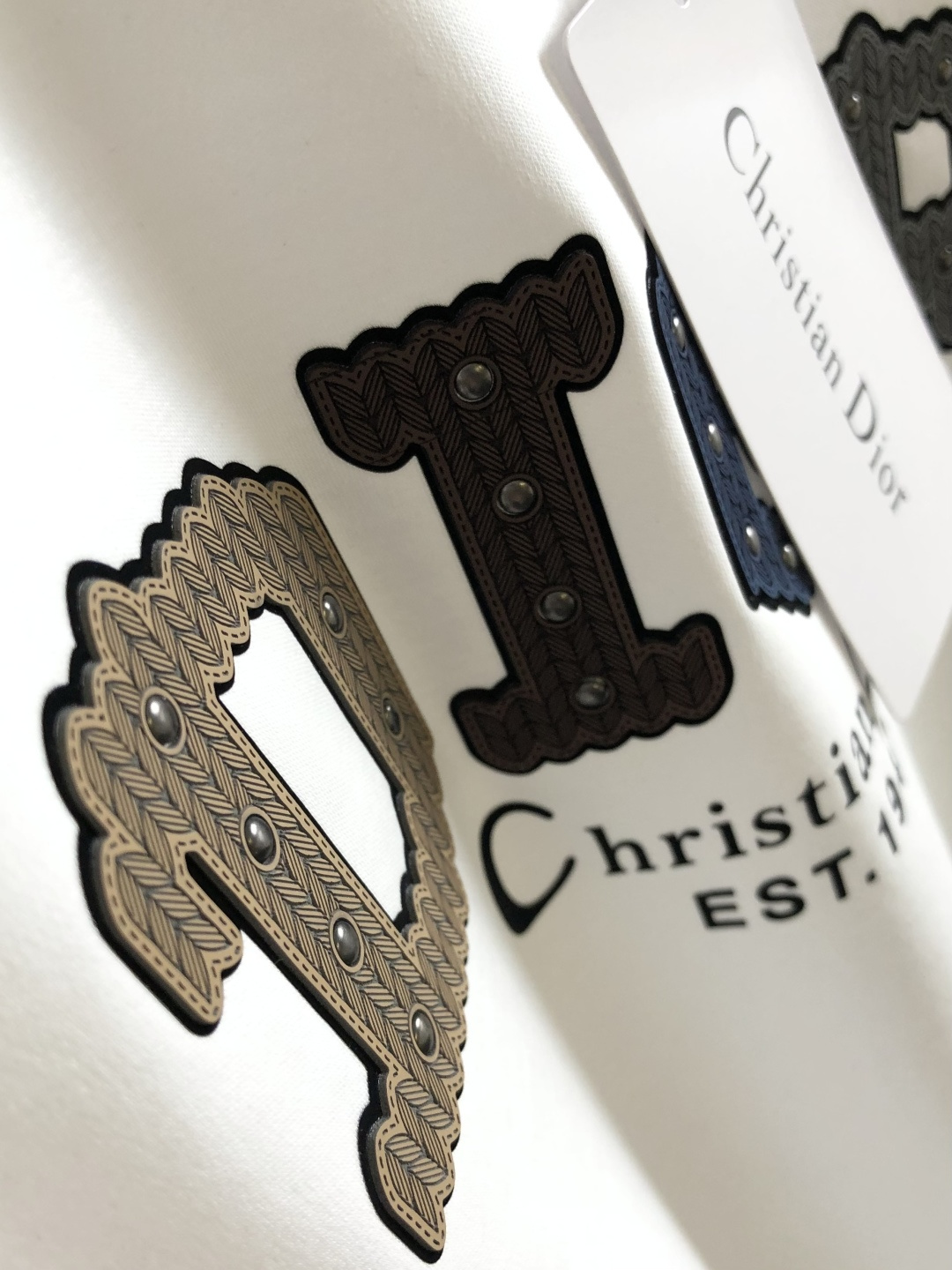 CD 2026春夏新款首发专柜最新款短袖圆领T恤 高端订制 设计前卫时尚！品牌logo重工艺设计 液氨丝