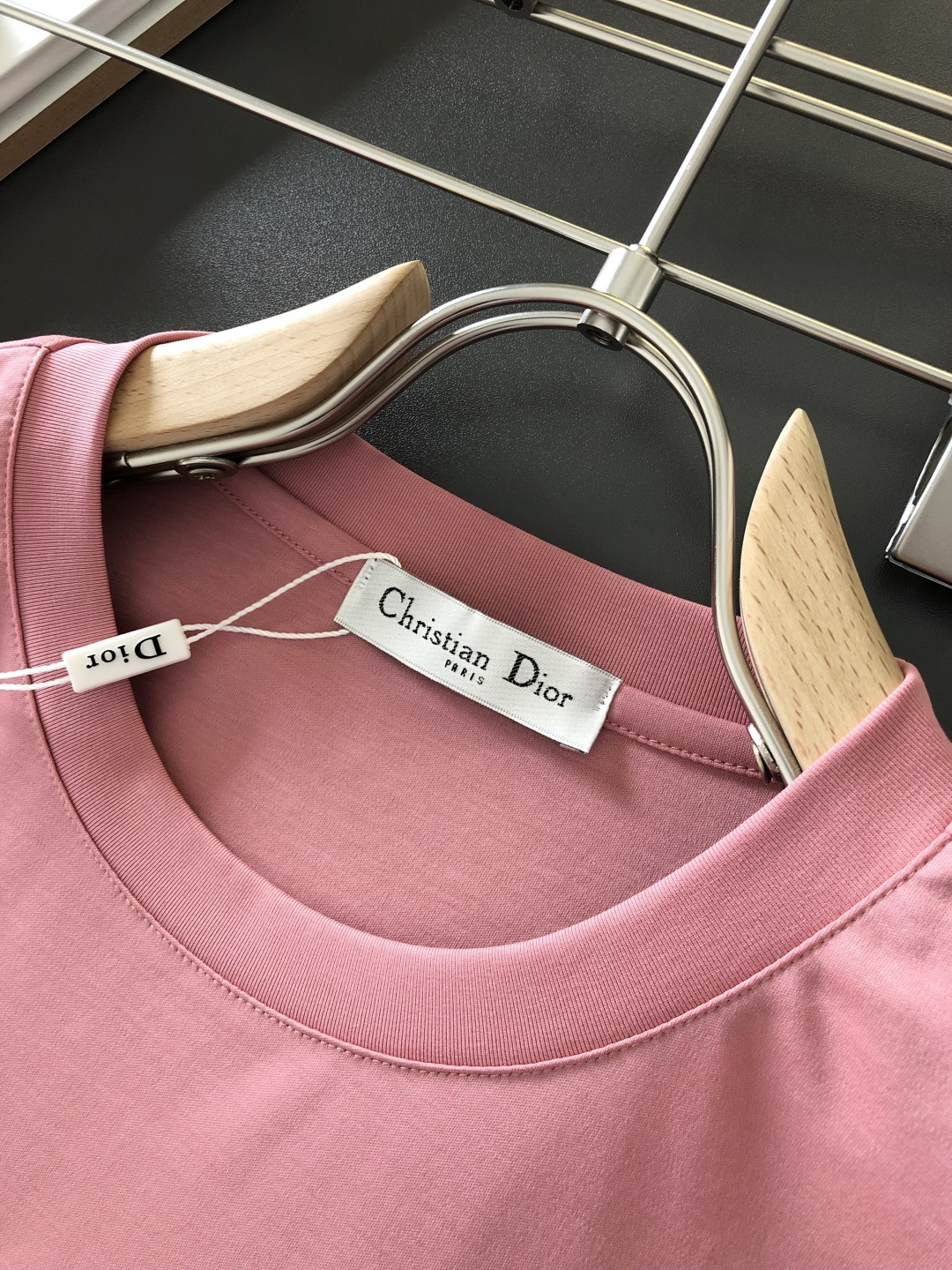 CD 2026春夏新款首发专柜最新款短袖圆领T恤 高端订制 设计前卫时尚！品牌logo重工艺设计 液氨丝