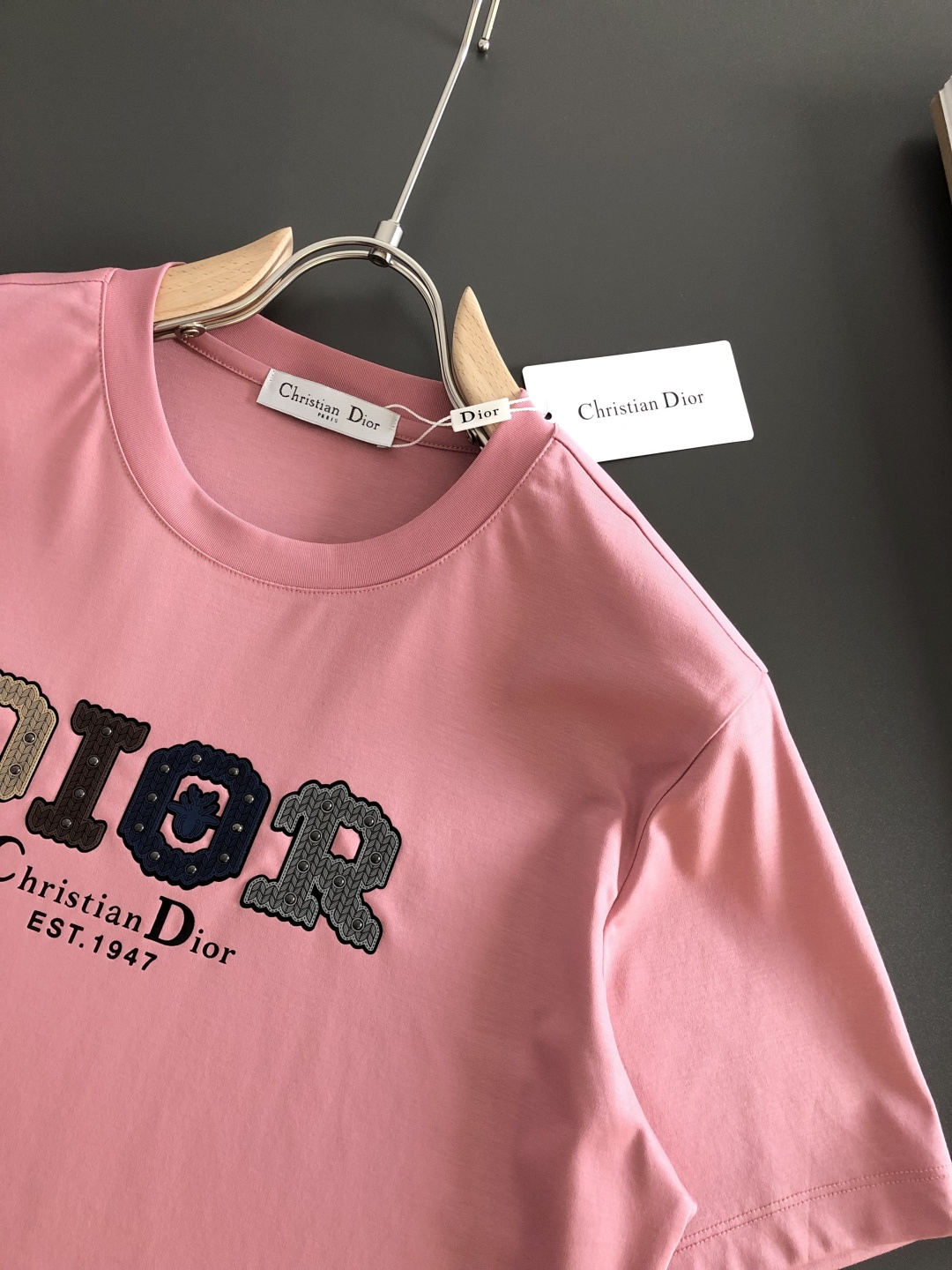 CD 2026春夏新款首发专柜最新款短袖圆领T恤 高端订制 设计前卫时尚！品牌logo重工艺设计 液氨丝