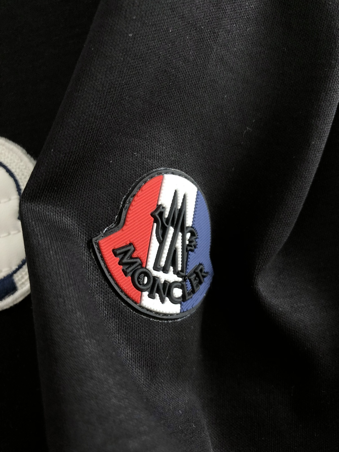 MON 2026春夏新款首发专柜最新款短袖圆领T恤 高端订制 设计前卫时尚！品牌logo重工艺设计 液氨