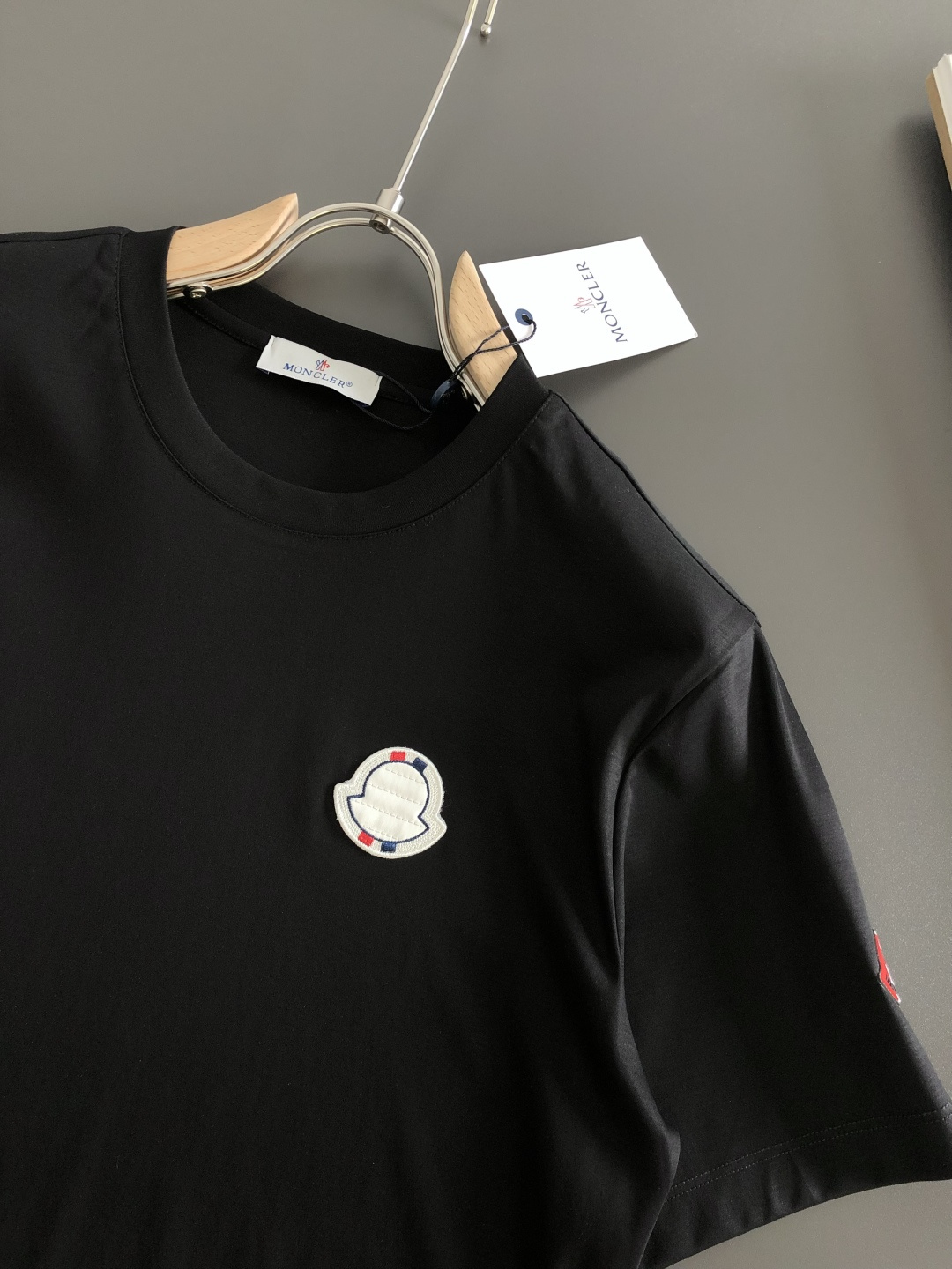 MON 2026春夏新款首发专柜最新款短袖圆领T恤 高端订制 设计前卫时尚！品牌logo重工艺设计 液氨