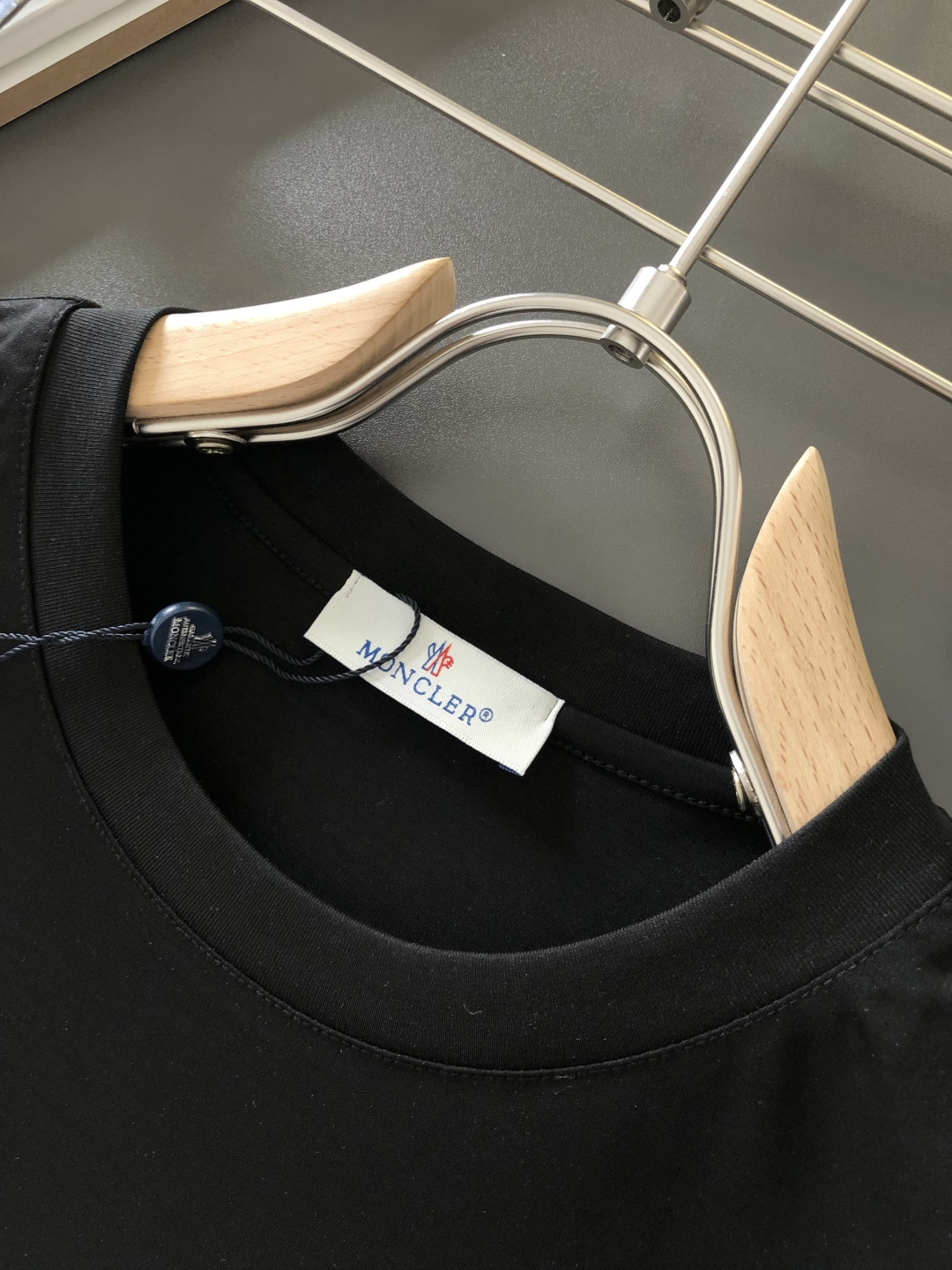 MON 2026春夏新款首发专柜最新款短袖圆领T恤 高端订制 设计前卫时尚！品牌logo重工艺设计 液氨