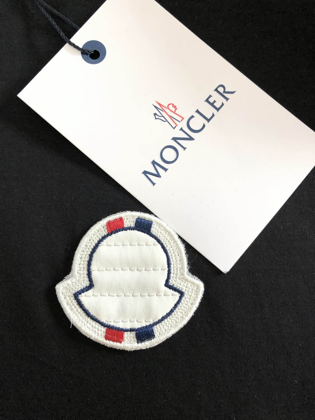 MON 2026春夏新款首发专柜最新款短袖圆领T恤 高端订制 设计前卫时尚！品牌logo重工艺设计 液氨