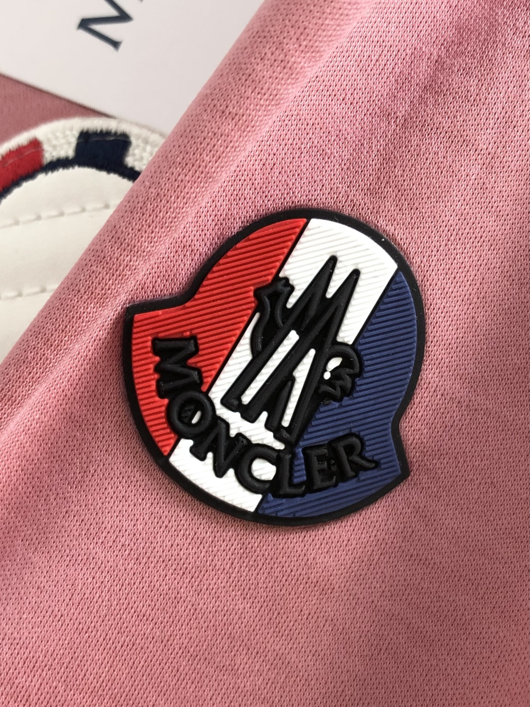 MON 2026春夏新款首发专柜最新款短袖圆领T恤 高端订制 设计前卫时尚！品牌logo重工艺设计 液氨