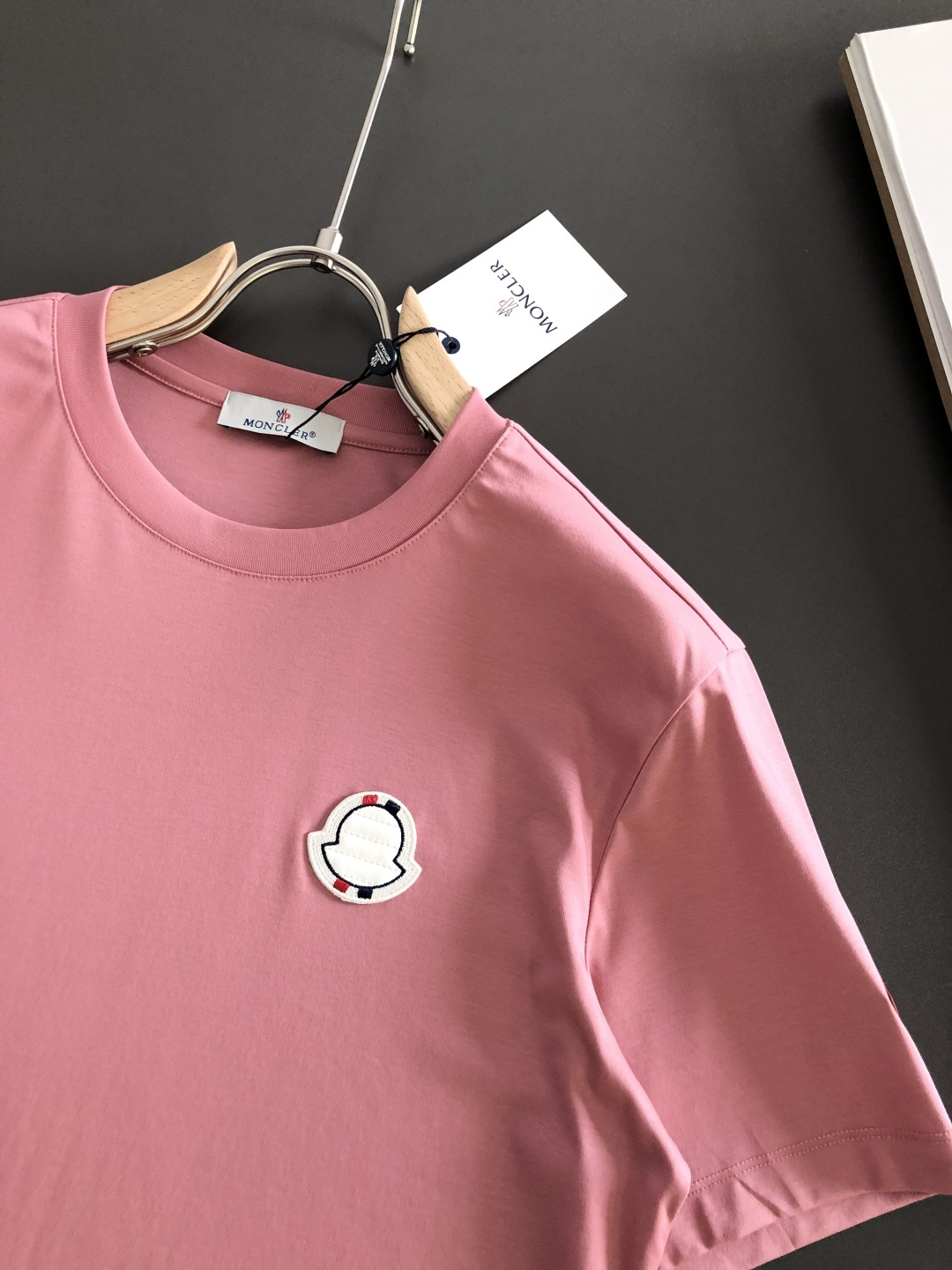 MON 2026春夏新款首发专柜最新款短袖圆领T恤 高端订制 设计前卫时尚！品牌logo重工艺设计 液氨