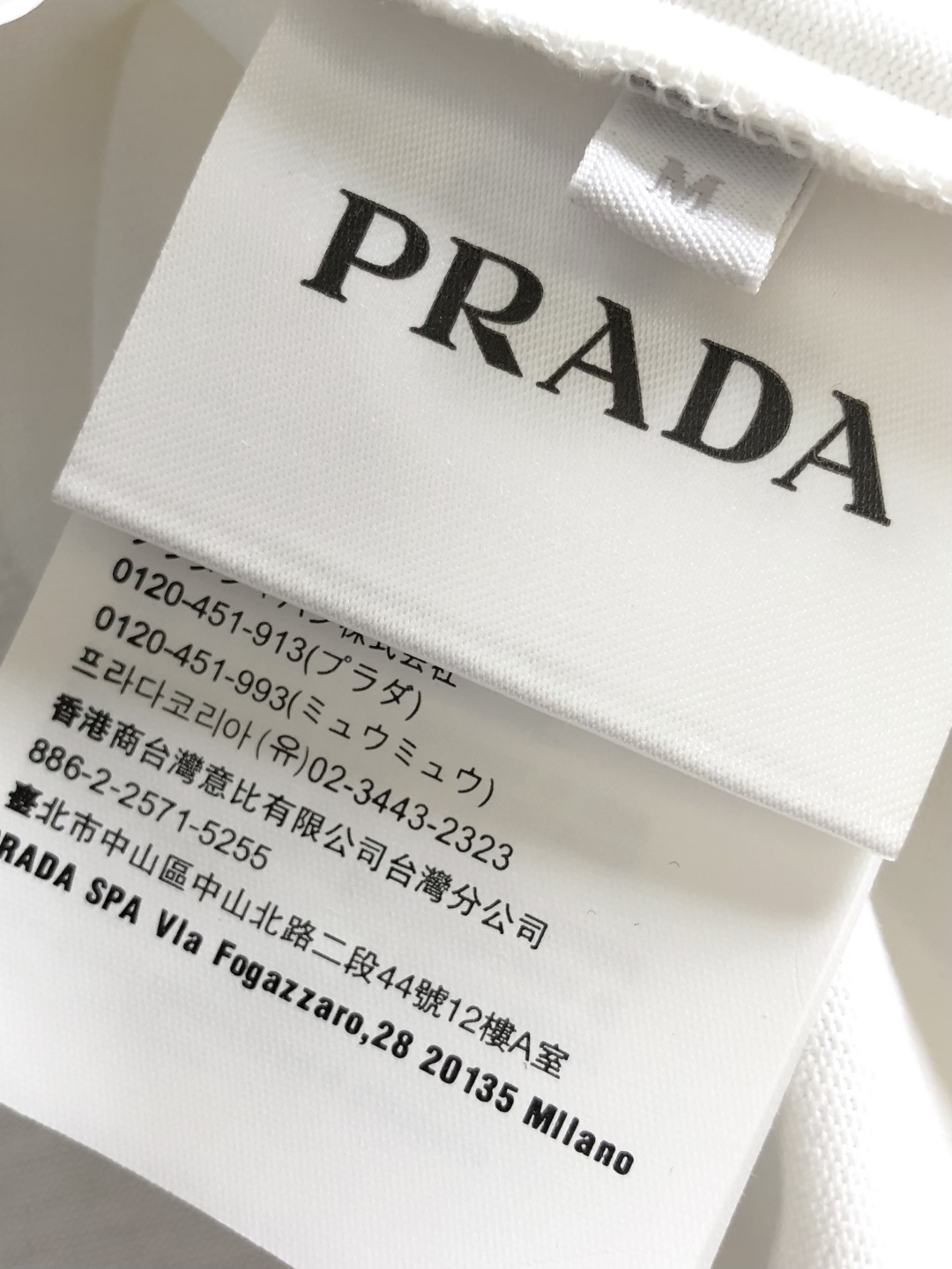 PRAD 2026SS春夏最新款圆领时尚短袖T恤，官网同步，经典倒三角五金，进口定制云朵棉面料！贴肤舒适