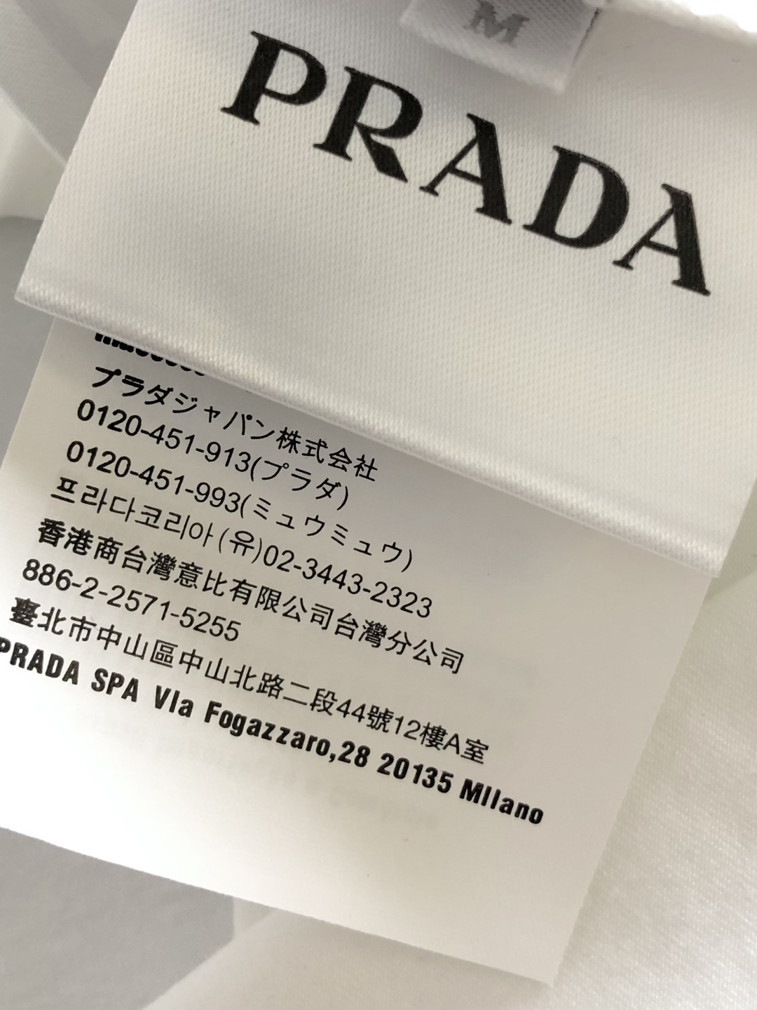 PRAD 2026SS春夏最新款圆领时尚短袖T恤，官网同步，经典拼接口袋倒三角五金，进口定制云朵棉面料！