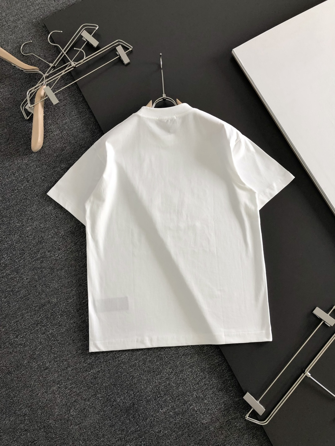 GVC 2026SS早春新款重工刺绣工艺圆领T恤，定织定染双股280克重洗水面料，做工精细。男女同款宽松