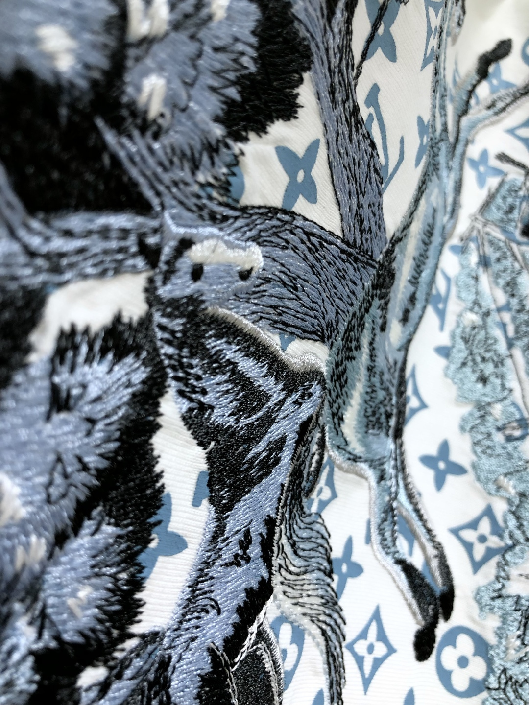 1V 2026SS春夏最新款圆领刺绣时尚短袖T恤，马年限定品牌老花logo刺绣图案，进口定制云朵棉面料！