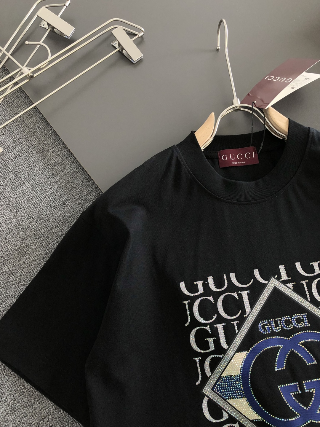 GUC 2026SS早春新款重工刺绣工艺圆领T恤，定织定染双股280克重洗水面料，做工精细。男女同款宽松