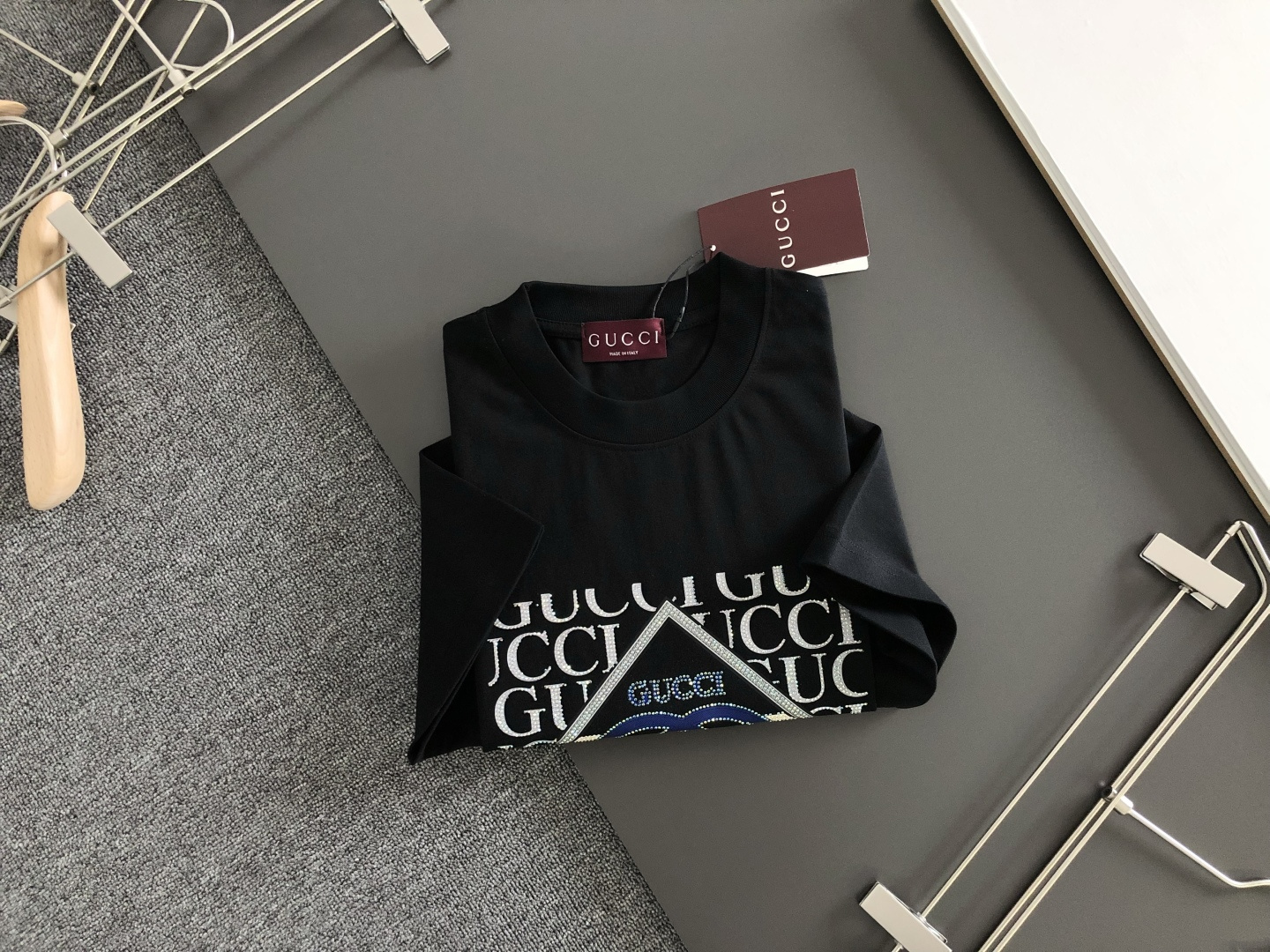 GUC 2026SS早春新款重工刺绣工艺圆领T恤，定织定染双股280克重洗水面料，做工精细。男女同款宽松