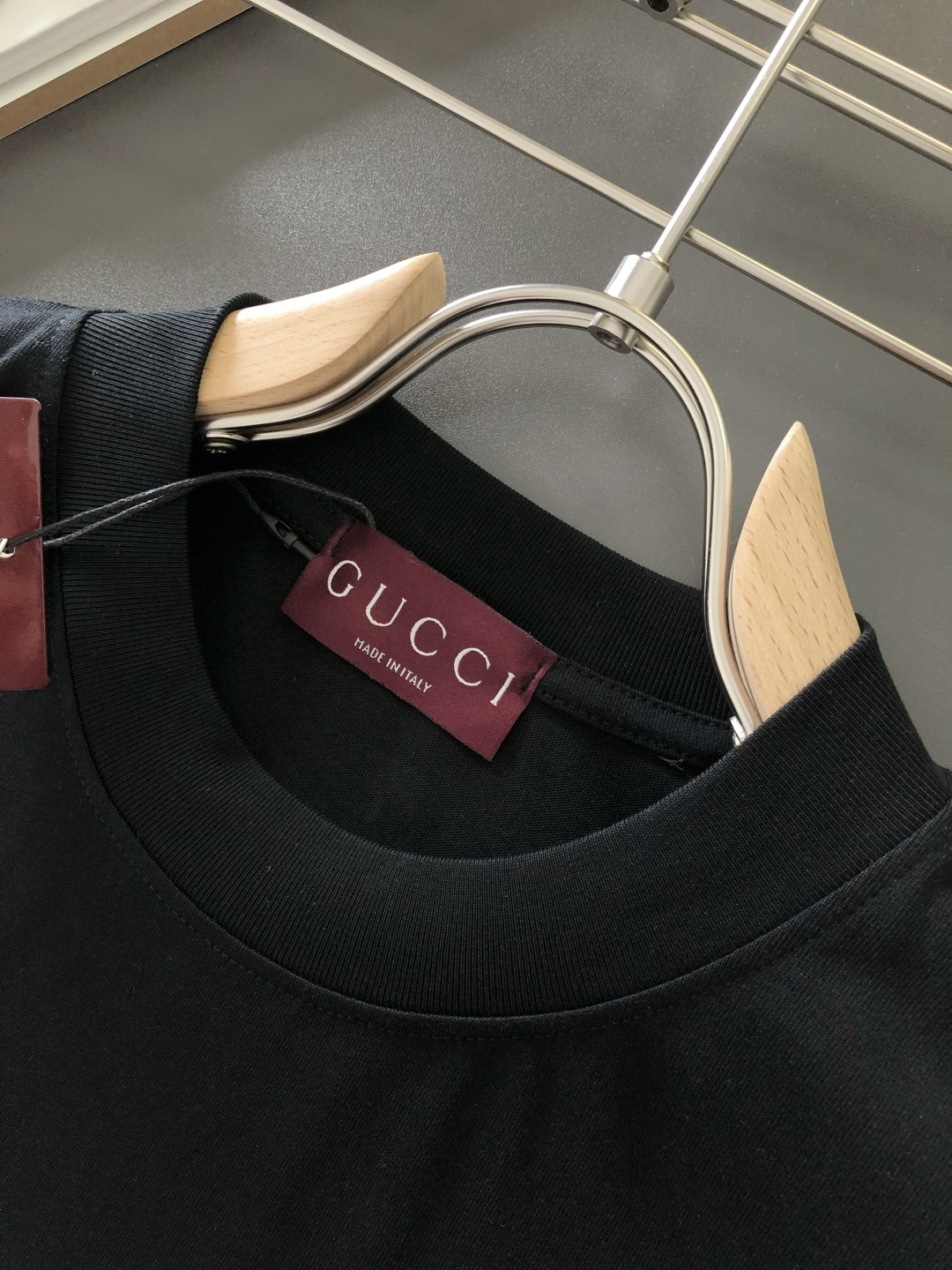 GUC 2026SS早春新款重工刺绣工艺圆领T恤，定织定染双股280克重洗水面料，做工精细。男女同款宽松