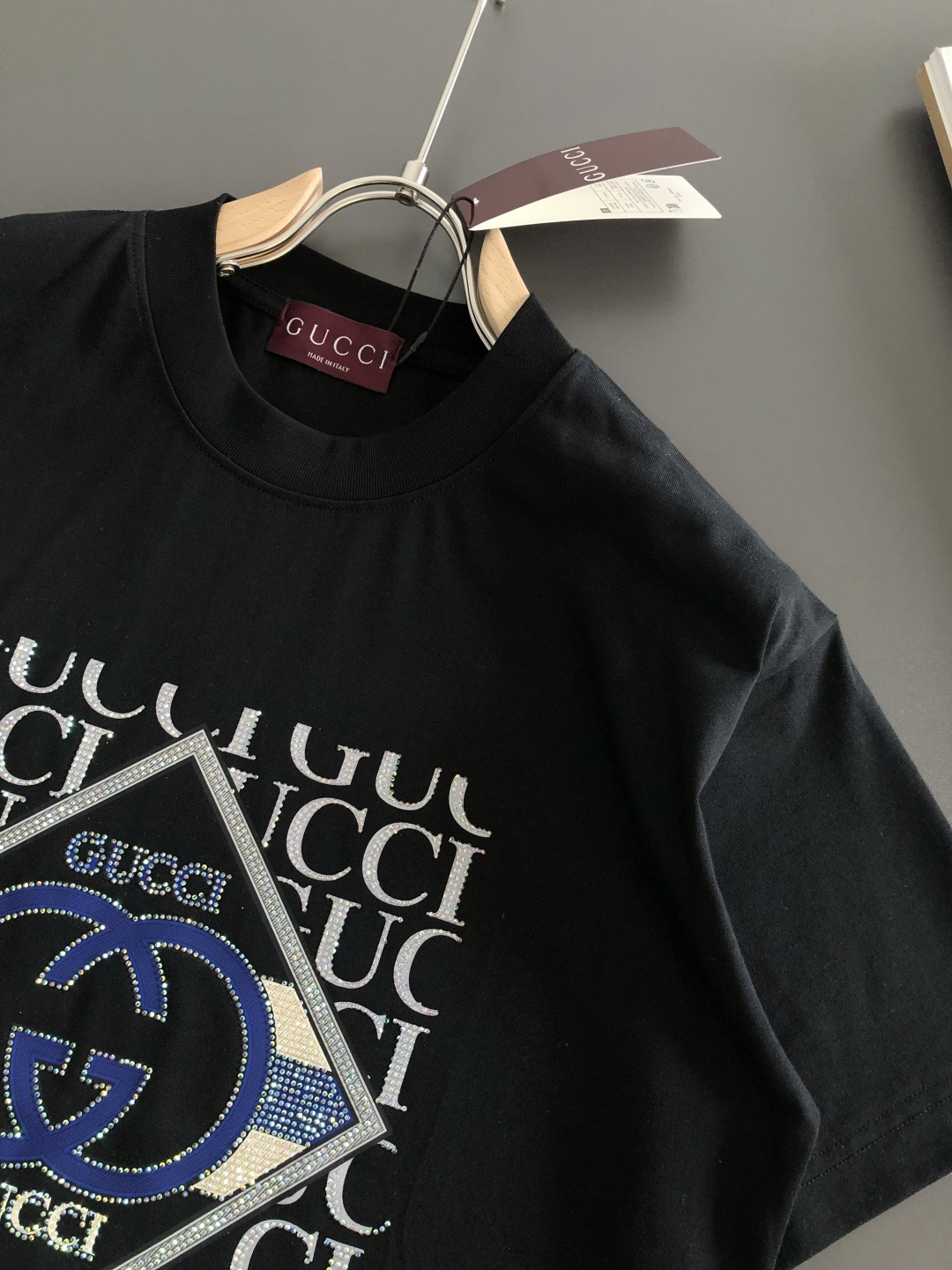 GUC 2026SS早春新款重工刺绣工艺圆领T恤，定织定染双股280克重洗水面料，做工精细。男女同款宽松