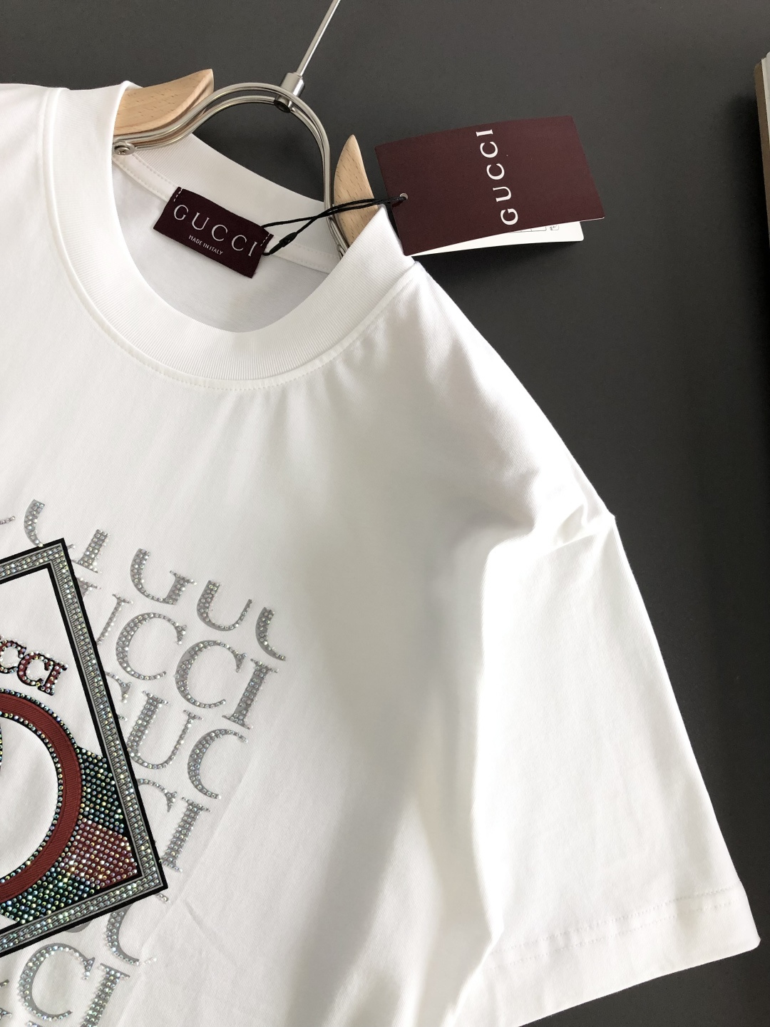 GUC 2026SS早春新款重工刺绣工艺圆领T恤，定织定染双股280克重洗水面料，做工精细。男女同款宽松