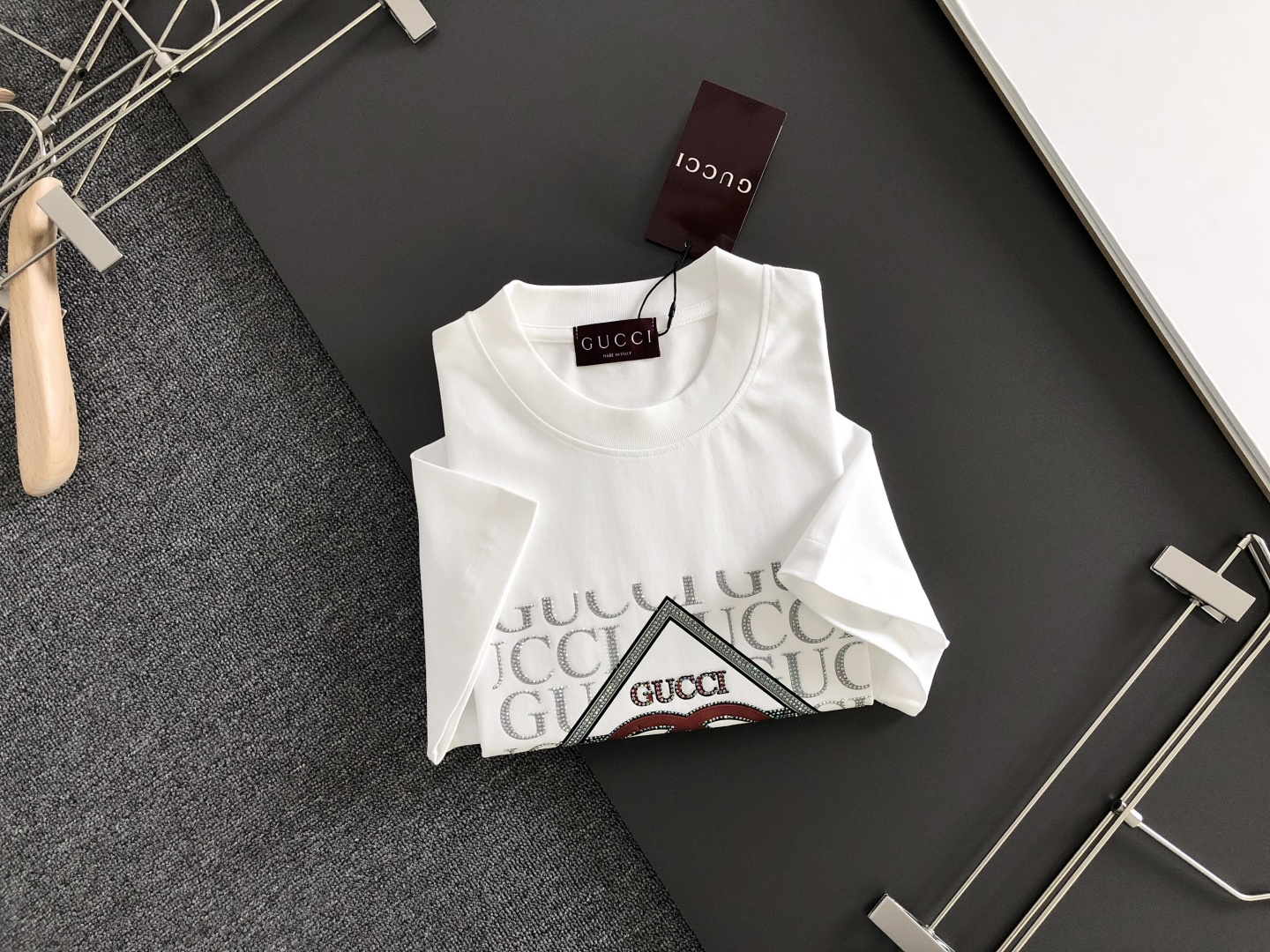 GUC 2026SS早春新款重工刺绣工艺圆领T恤，定织定染双股280克重洗水面料，做工精细。男女同款宽松