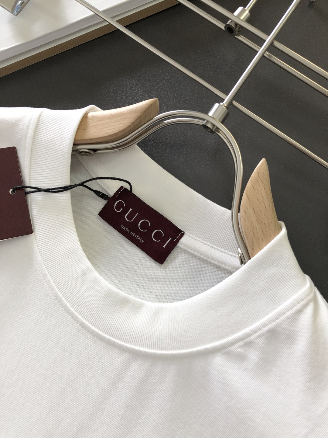 GUC 2026SS早春新款重工刺绣工艺圆领T恤，定织定染双股280克重洗水面料，做工精细。男女同款宽松