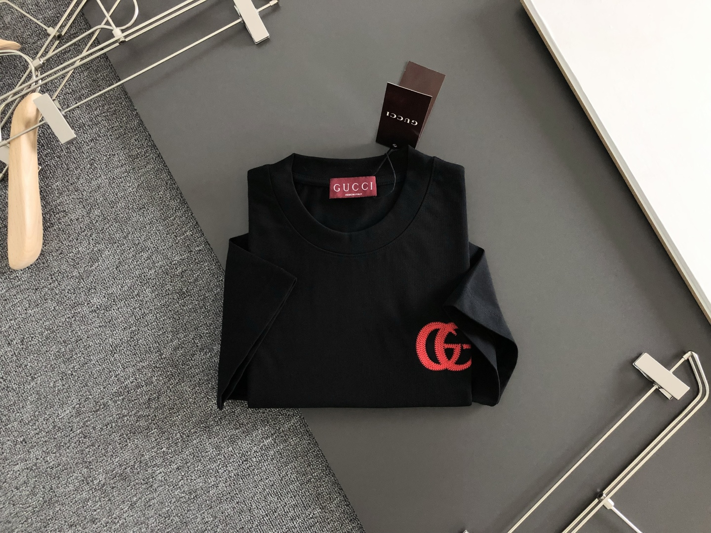 GUC 2026SS早春新款重工刺绣工艺圆领T恤，定织定染双股280克重洗水面料，做工精细。男女同款宽松