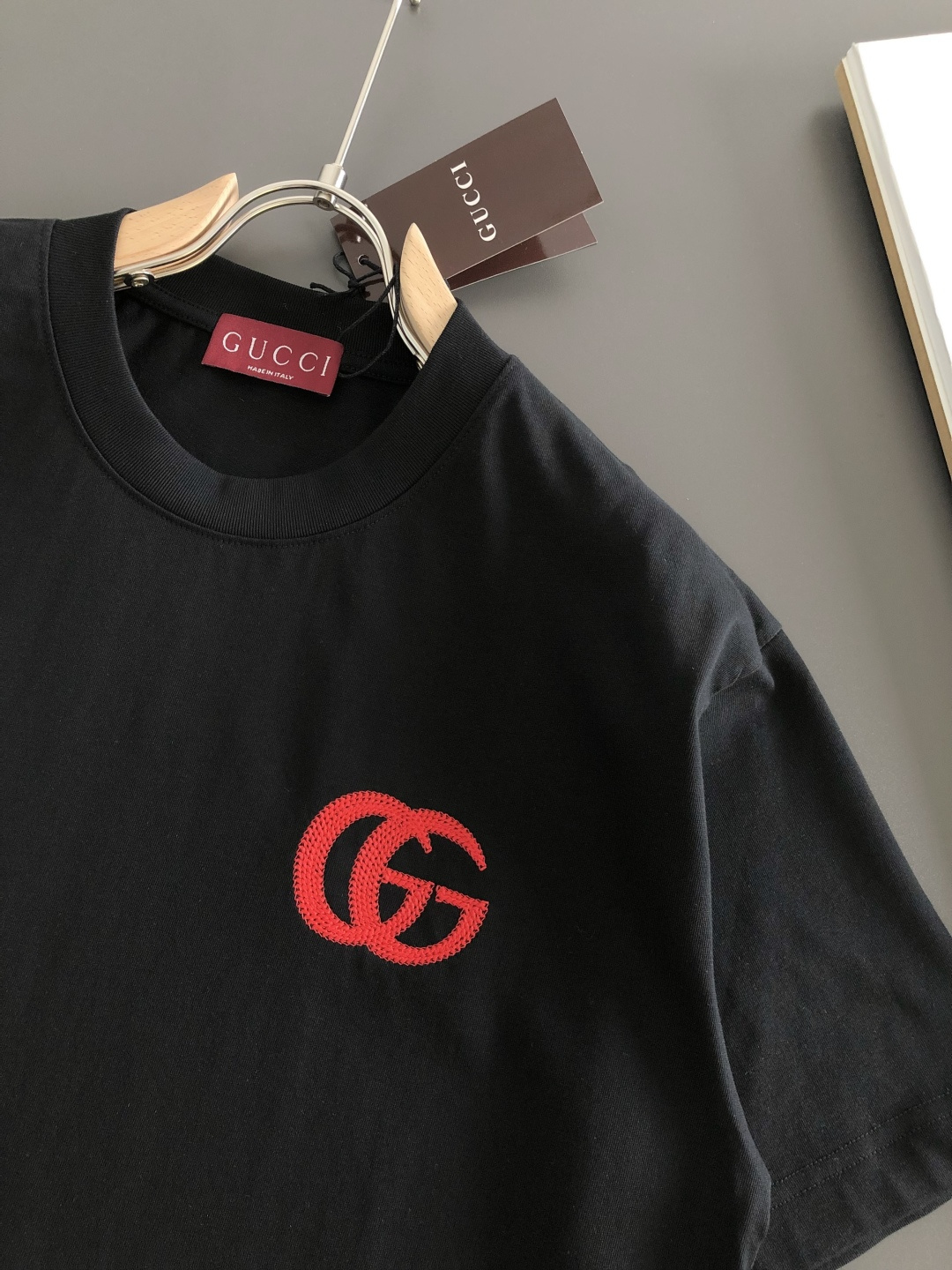 GUC 2026SS早春新款重工刺绣工艺圆领T恤，定织定染双股280克重洗水面料，做工精细。男女同款宽松