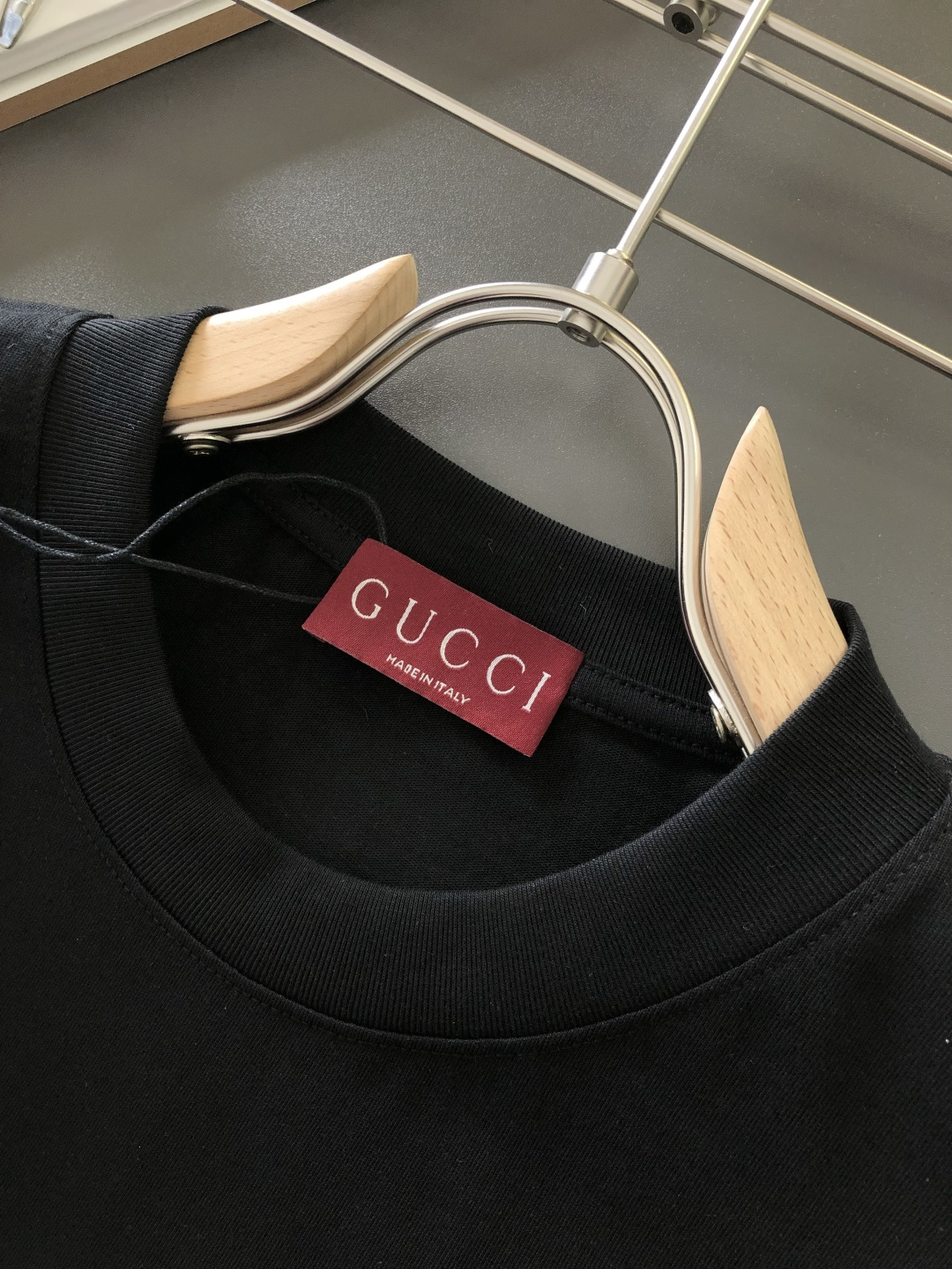 GUC 2026SS早春新款重工刺绣工艺圆领T恤，定织定染双股280克重洗水面料，做工精细。男女同款宽松