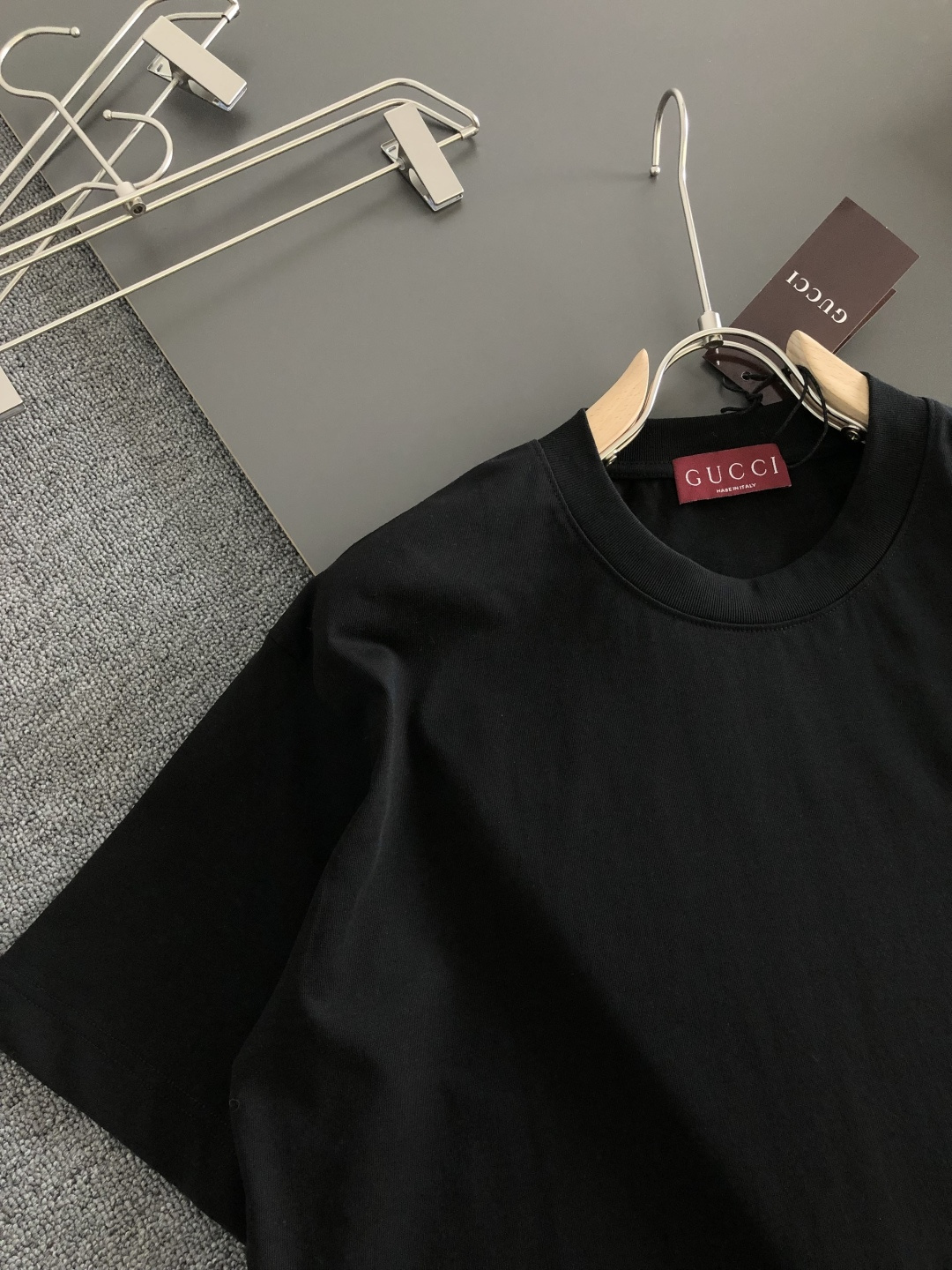 GUC 2026SS早春新款重工刺绣工艺圆领T恤，定织定染双股280克重洗水面料，做工精细。男女同款宽松