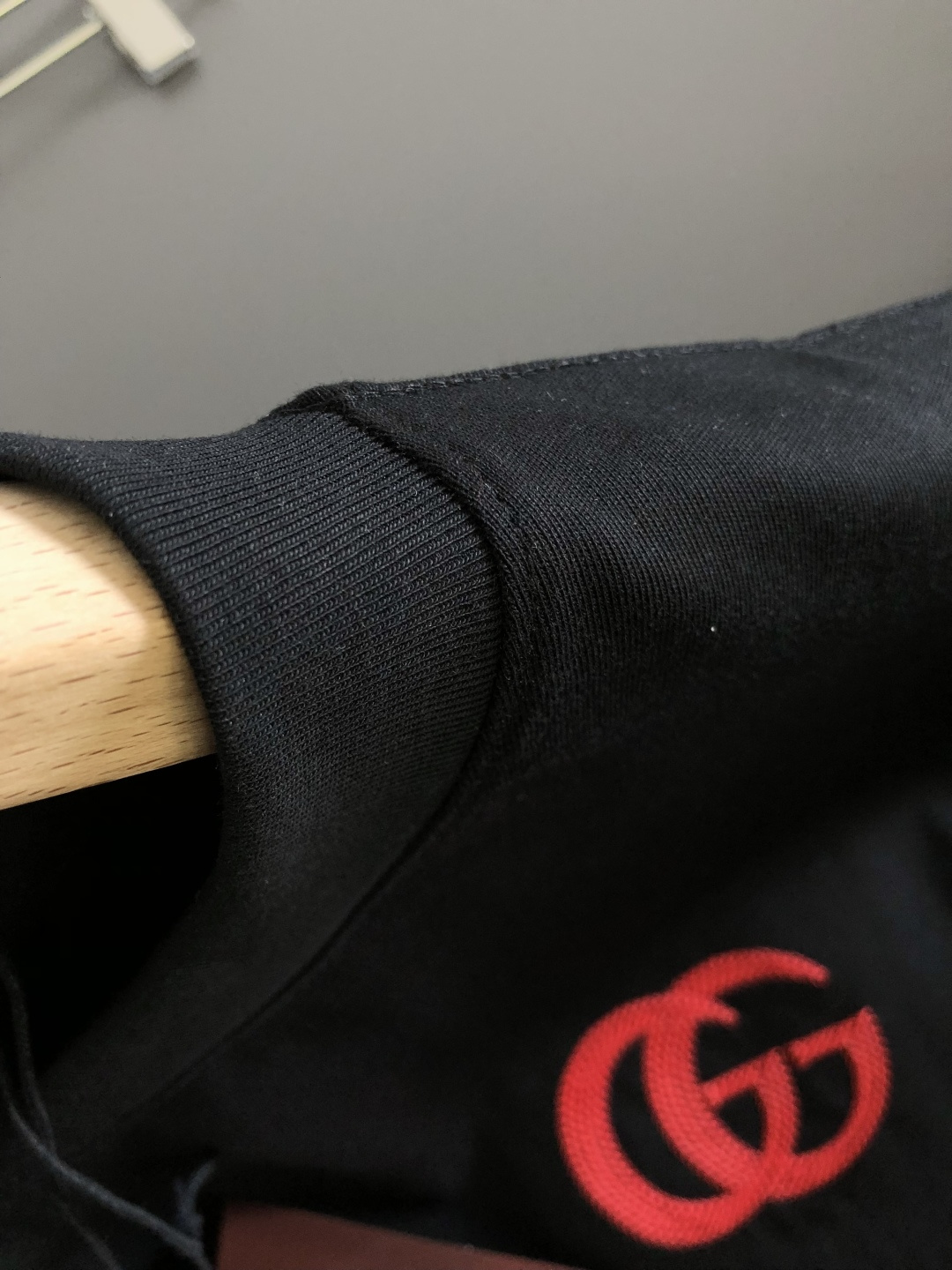 GUC 2026SS早春新款重工刺绣工艺圆领T恤，定织定染双股280克重洗水面料，做工精细。男女同款宽松