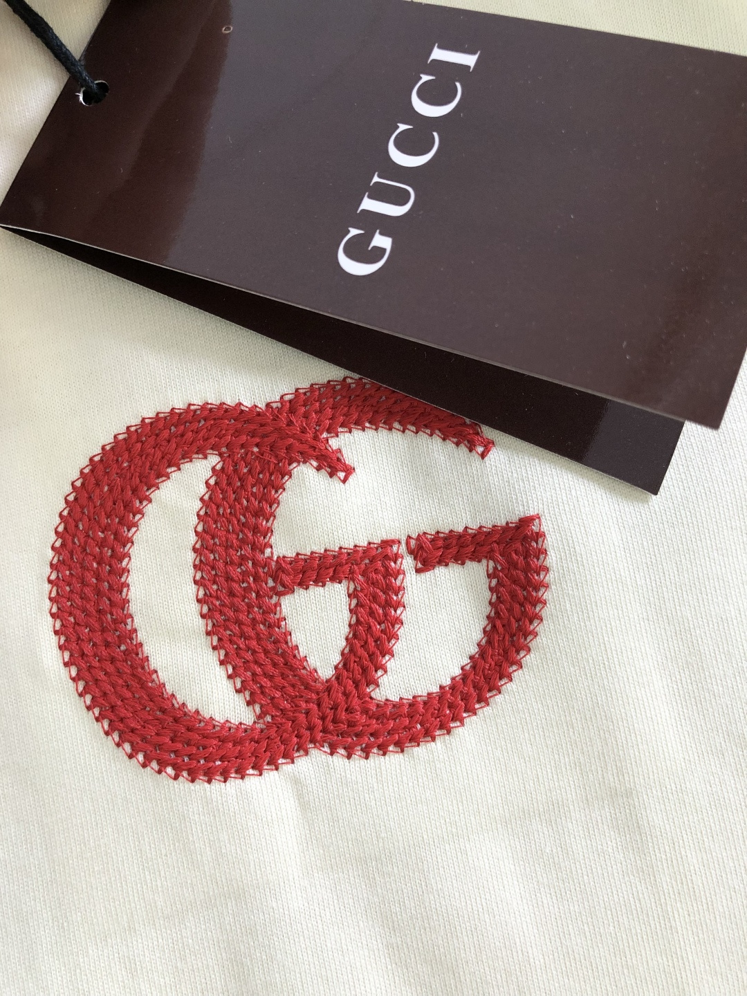 GUC 2026SS早春新款重工刺绣工艺圆领T恤，定织定染双股280克重洗水面料，做工精细。男女同款宽松