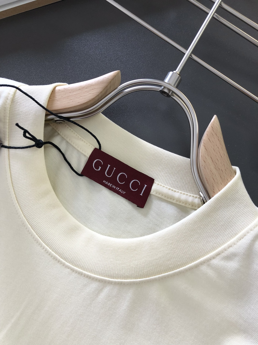 GUC 2026SS早春新款重工刺绣工艺圆领T恤，定织定染双股280克重洗水面料，做工精细。男女同款宽松