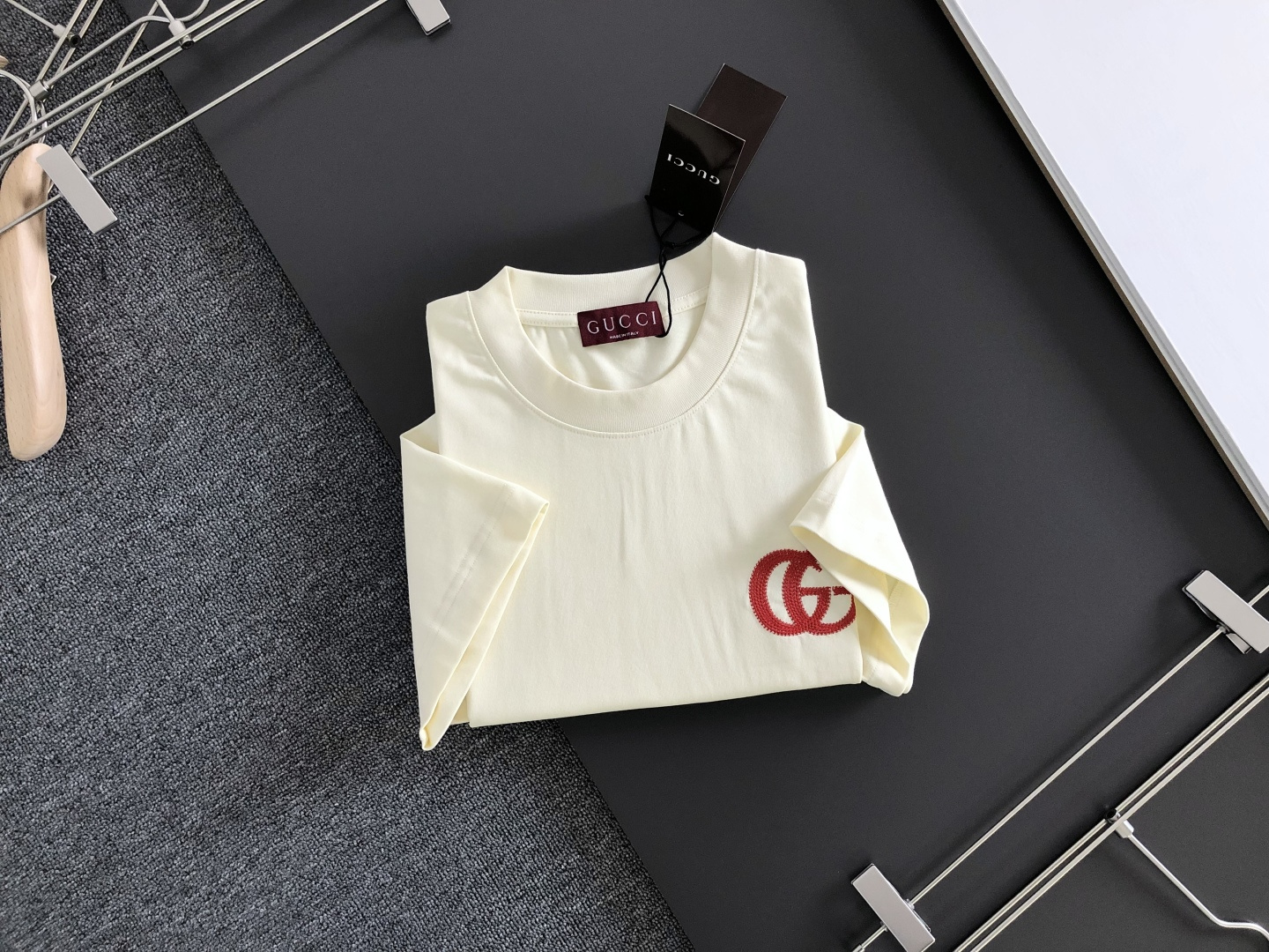 GUC 2026SS早春新款重工刺绣工艺圆领T恤，定织定染双股280克重洗水面料，做工精细。男女同款宽松