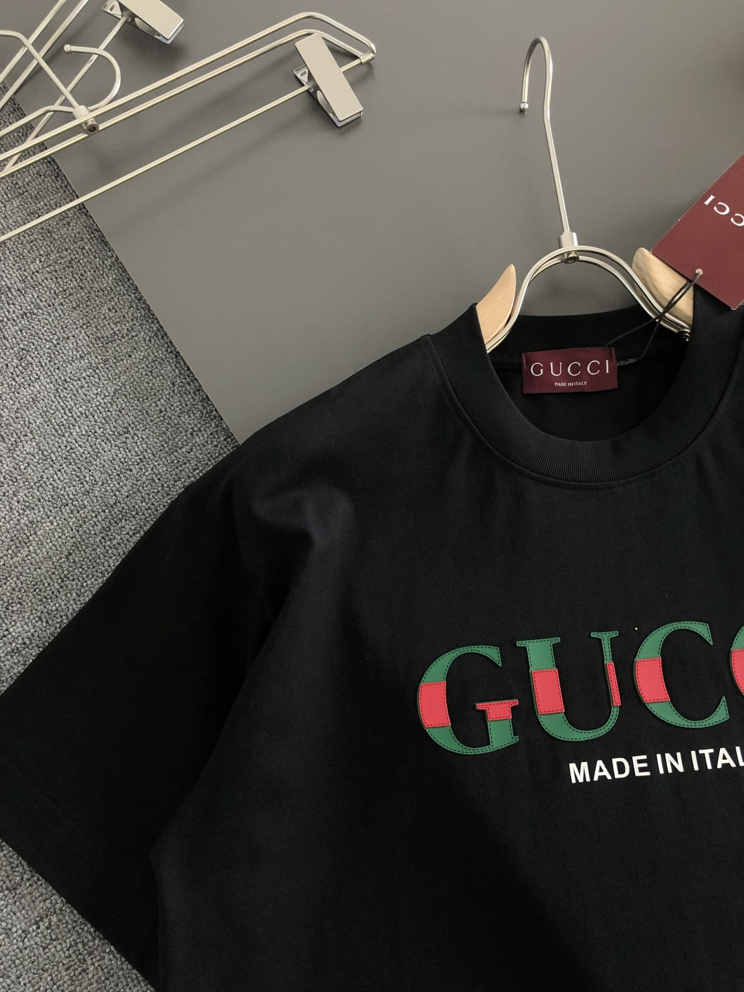 GUC 2026SS早春新款重工印花工艺圆领T恤，定织定染双股280克重洗水面料，做工精细。男女同款宽松