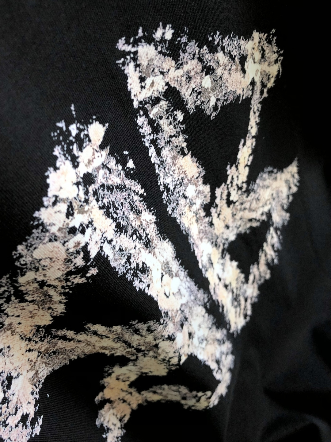 BAL 2026SS早春新款重工刺绣工艺圆领T恤，定织定染双股280克重洗水面料，做工精细。男女同款宽松