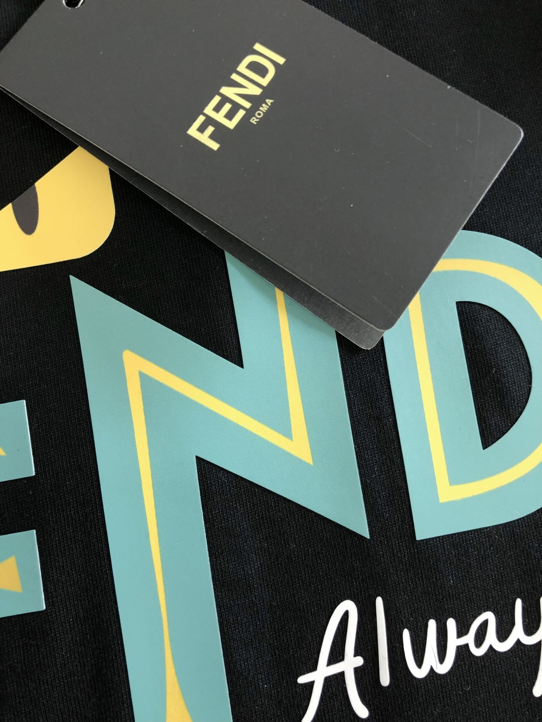 FD 2026SS早春新款重工刺绣工艺圆领T恤，定织定染双股280克重洗水面料，做工精细。男女同款宽松落