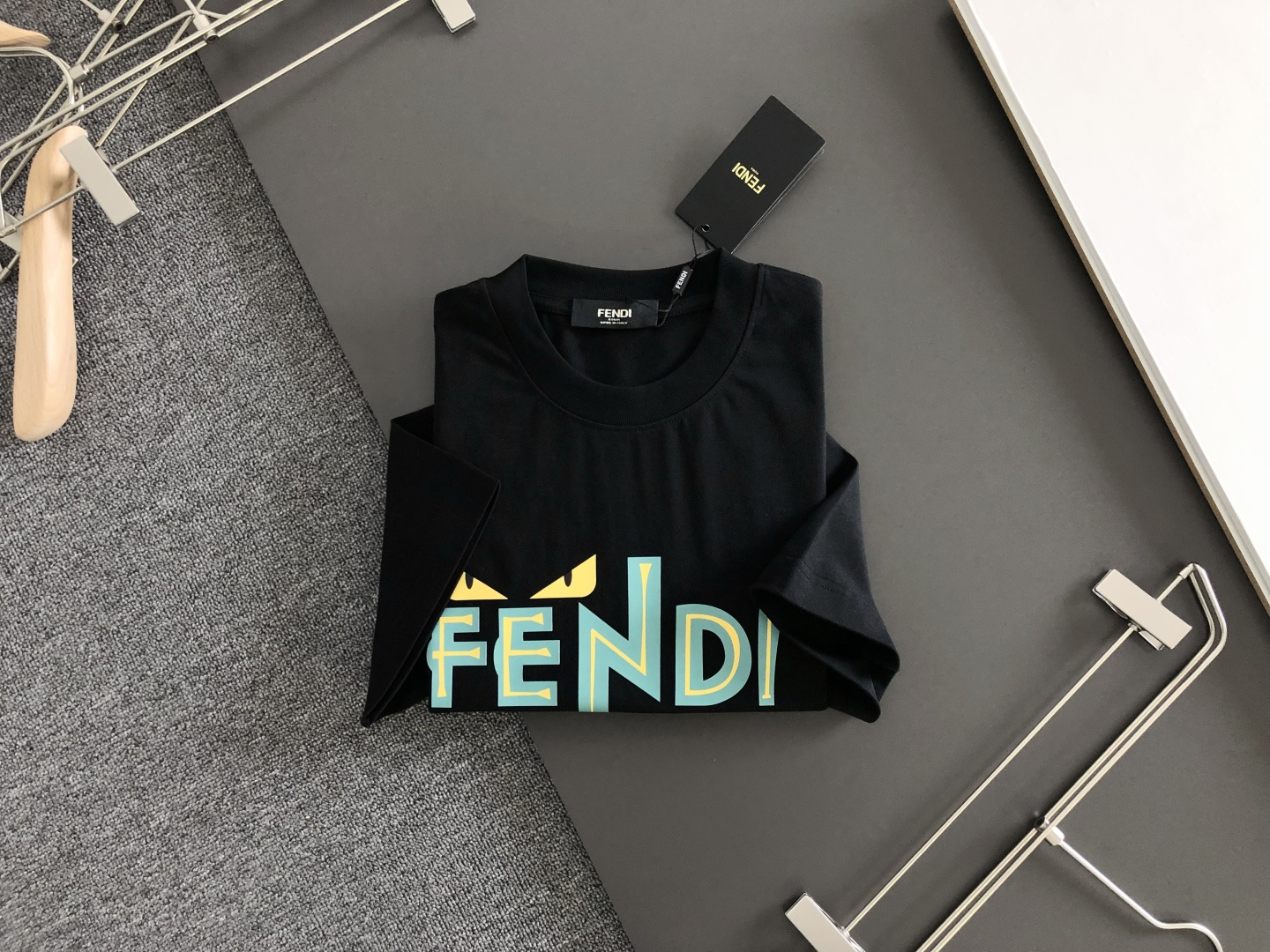 FD 2026SS早春新款重工刺绣工艺圆领T恤，定织定染双股280克重洗水面料，做工精细。男女同款宽松落