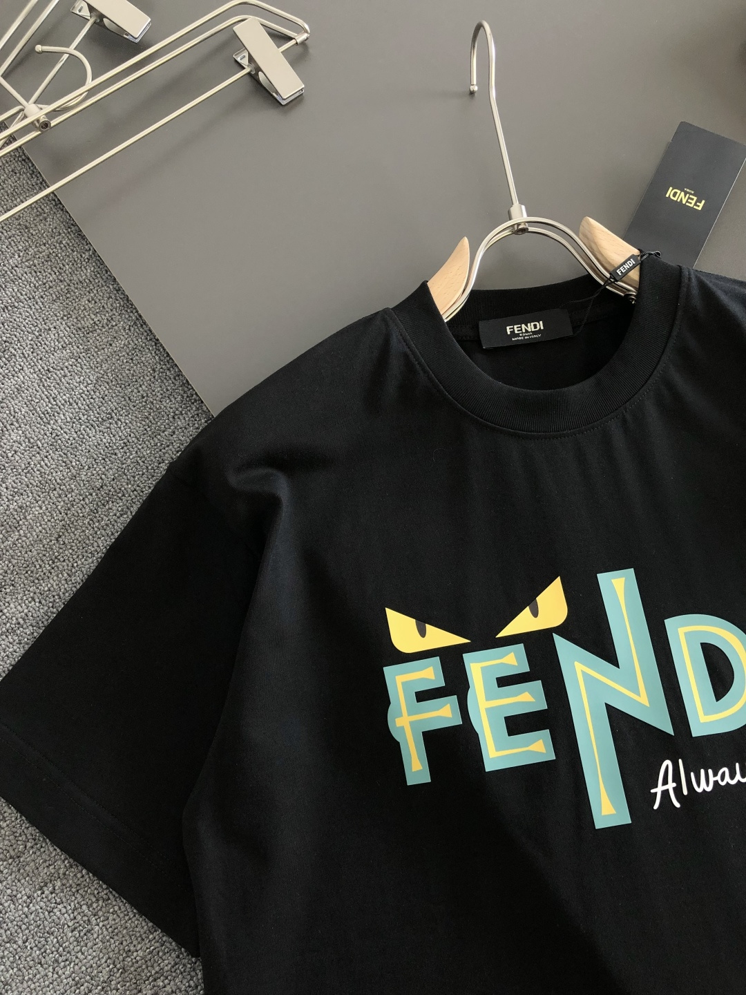 FD 2026SS早春新款重工刺绣工艺圆领T恤，定织定染双股280克重洗水面料，做工精细。男女同款宽松落