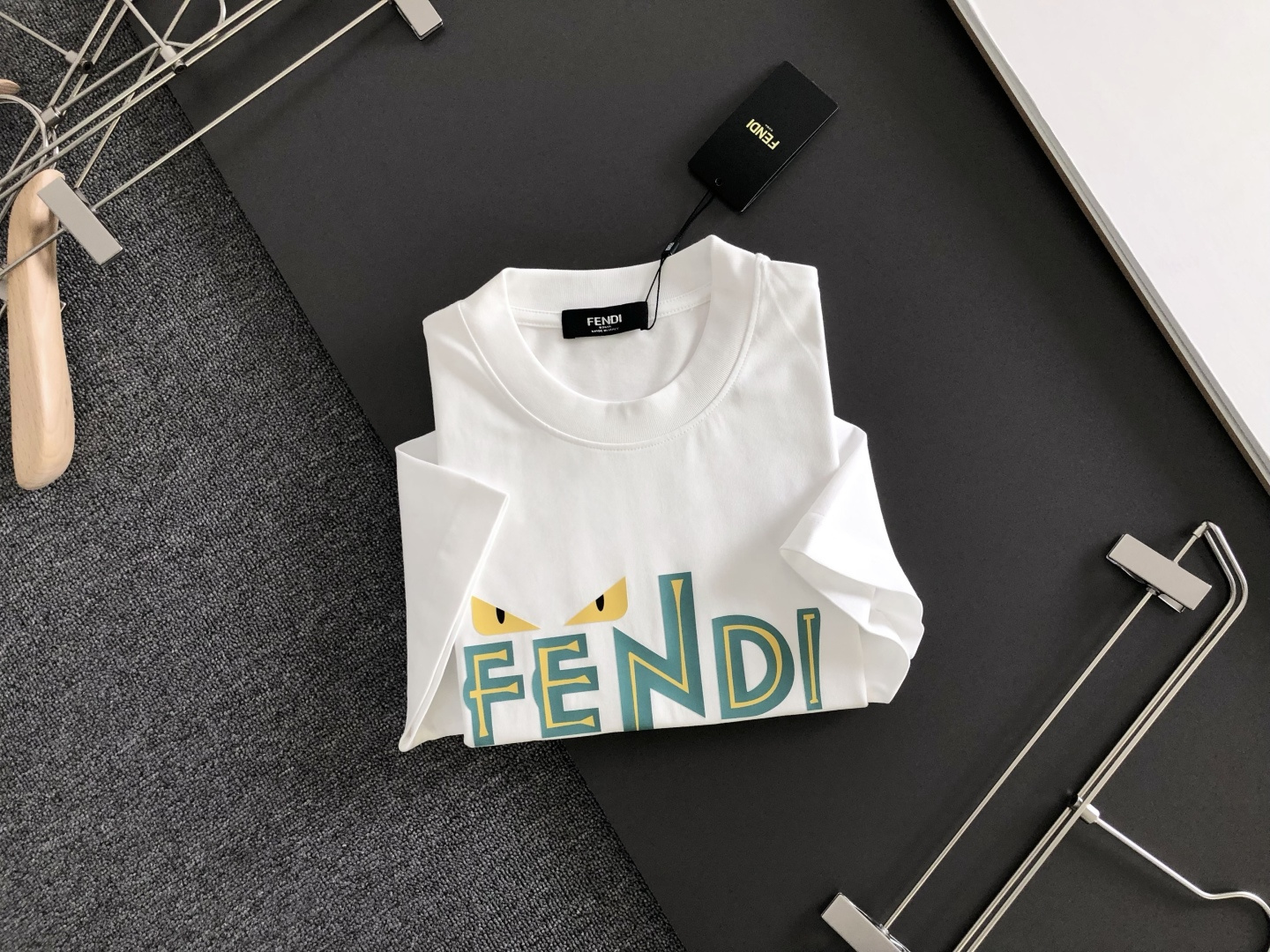 FD 2026SS早春新款重工刺绣工艺圆领T恤，定织定染双股280克重洗水面料，做工精细。男女同款宽松落