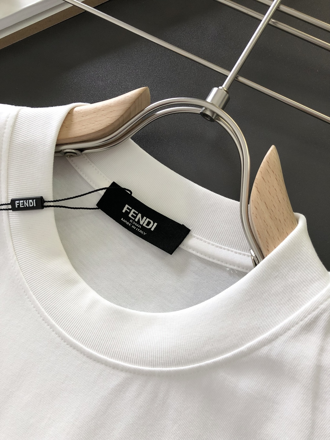 FD 2026SS早春新款重工刺绣工艺圆领T恤，定织定染双股280克重洗水面料，做工精细。男女同款宽松落