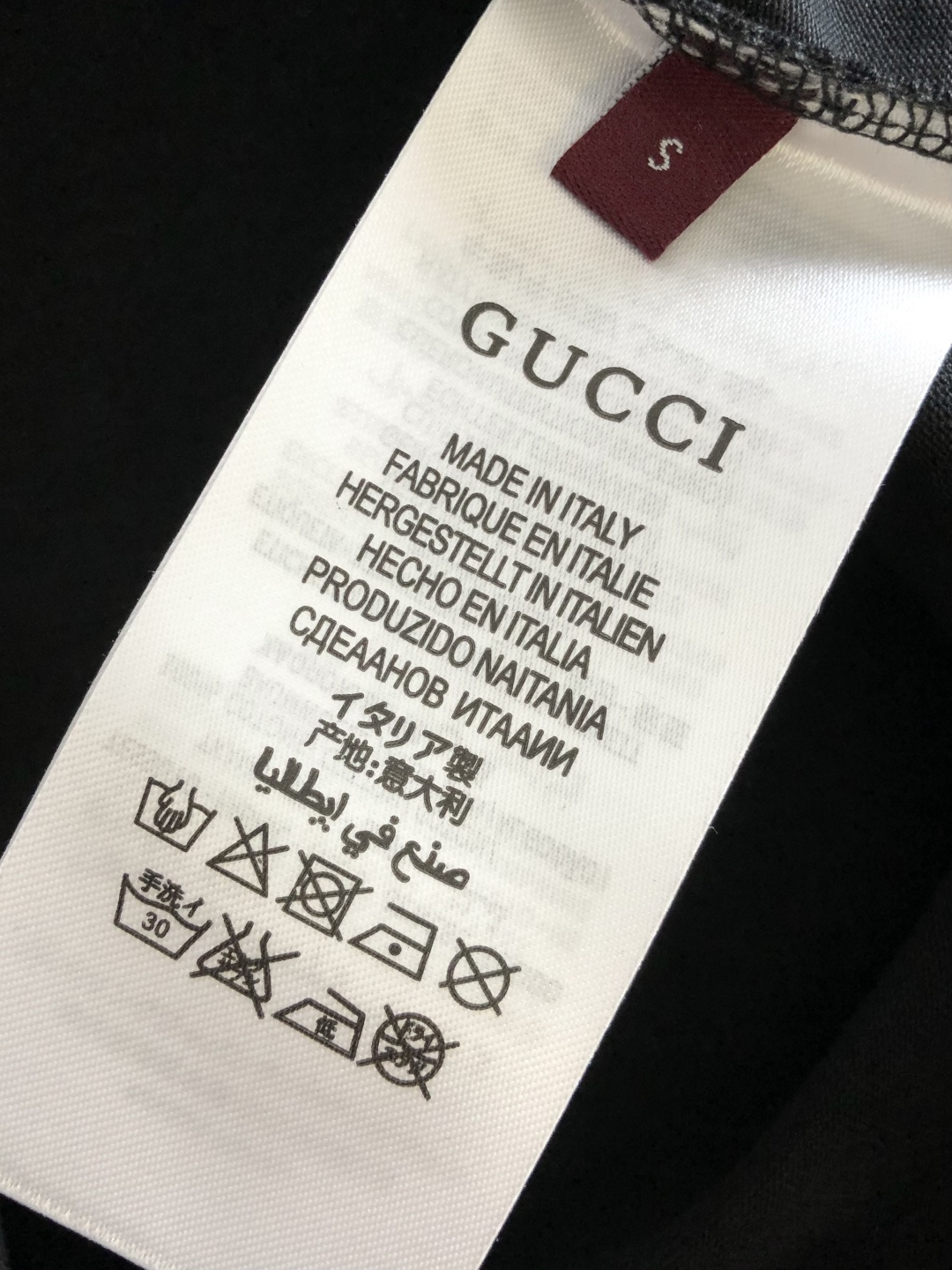 GUC 2026SS早春新款刺绣圆领T恤，定织定染纯棉300克重洗水面料，做工精细。男女同款宽松落肩版型