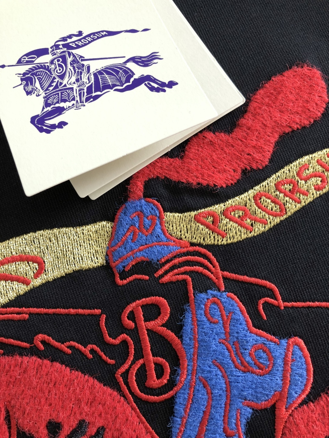 BBR 2026SS早春新款刺绣圆领T恤，定织定染纯棉300克重洗水面料，做工精细。男女同款宽松落肩版型