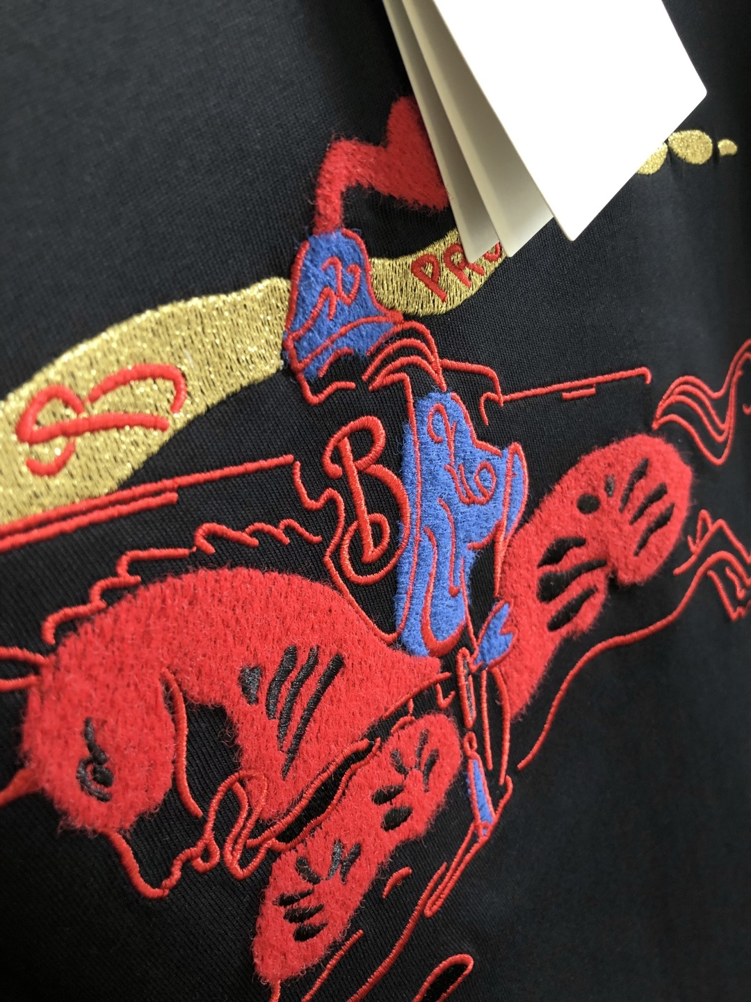BBR 2026SS早春新款刺绣圆领T恤，定织定染纯棉300克重洗水面料，做工精细。男女同款宽松落肩版型