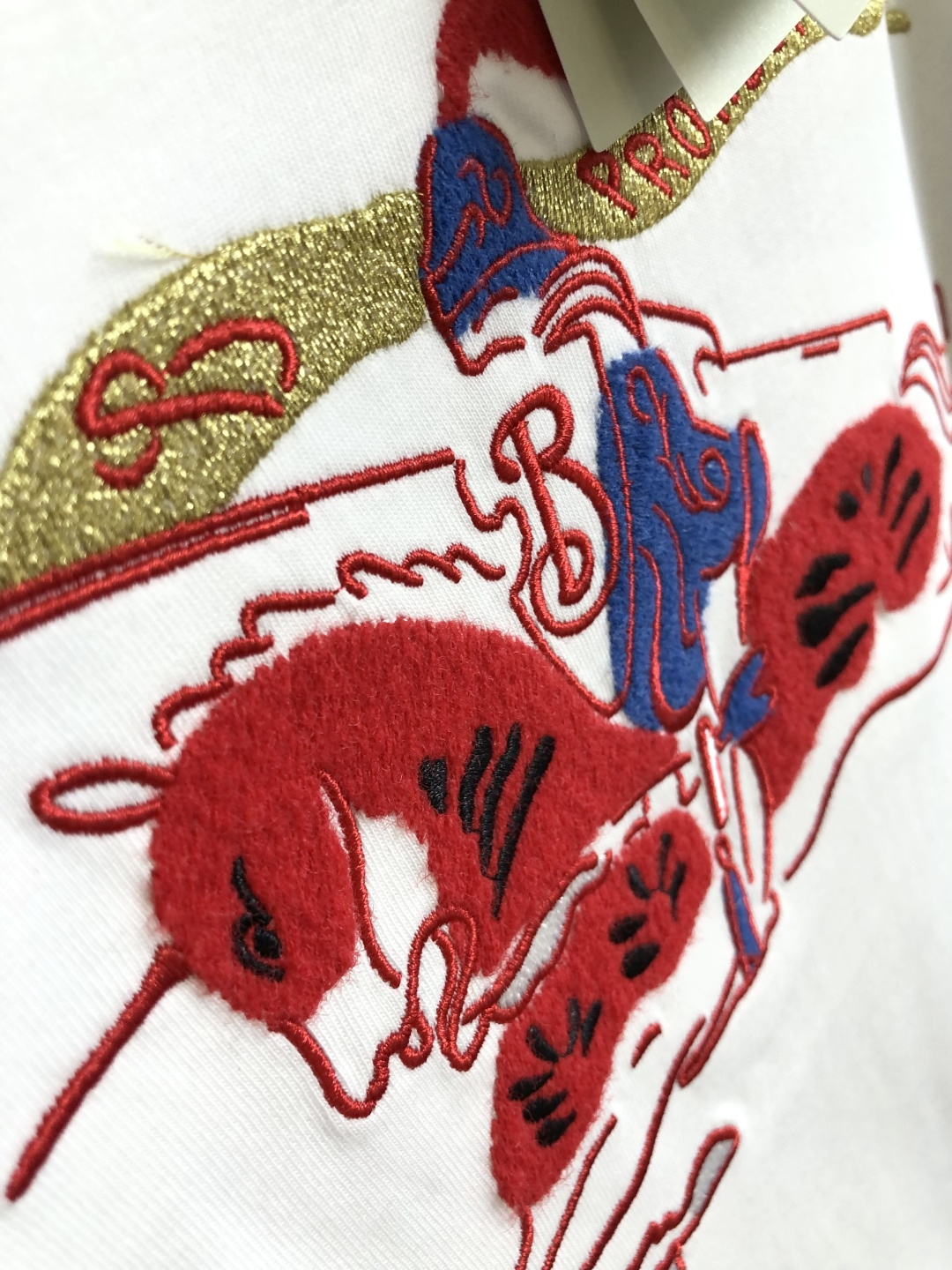 BBR 2026SS早春新款刺绣圆领T恤，定织定染纯棉300克重洗水面料，做工精细。男女同款宽松落肩版型