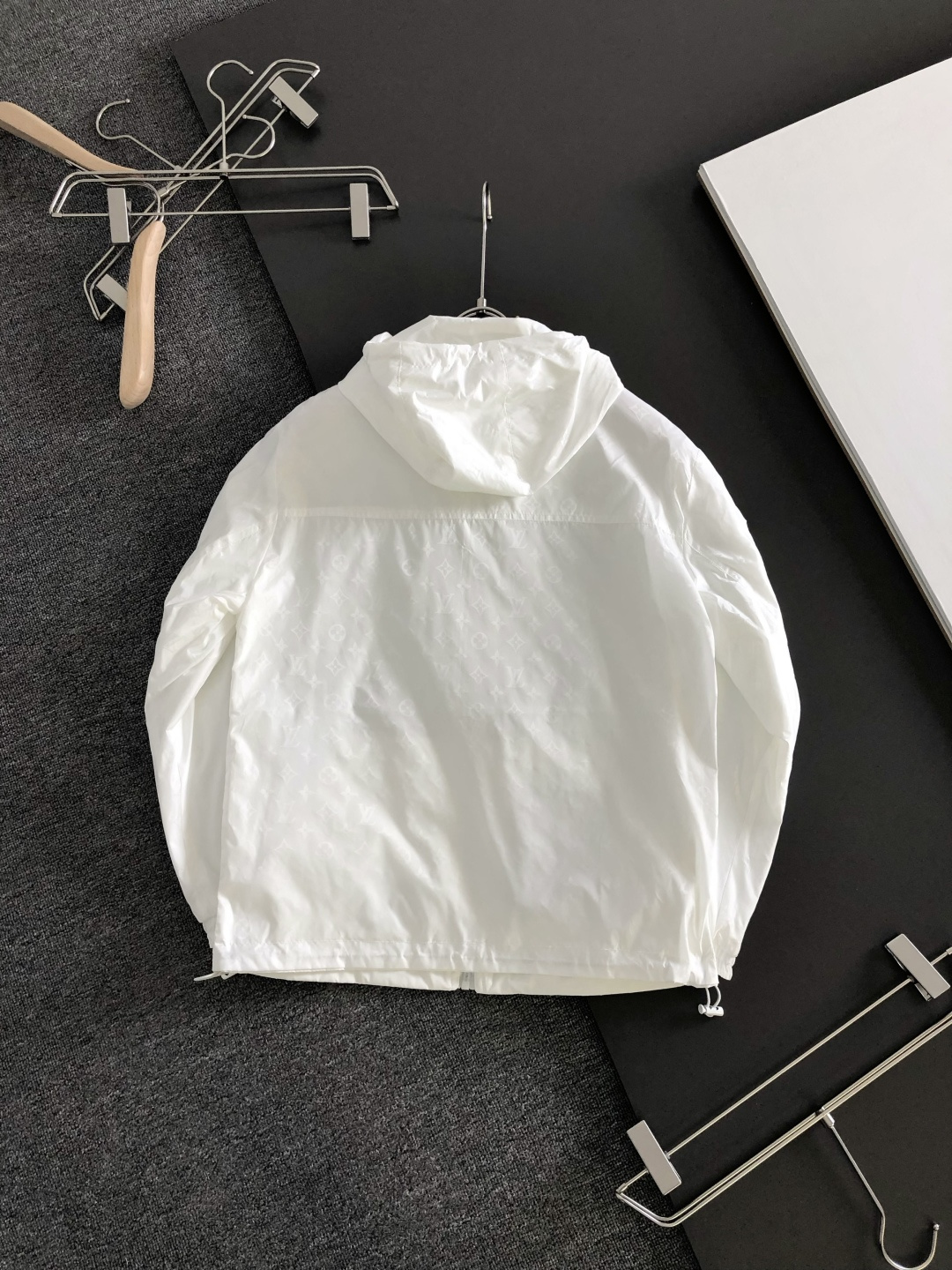 1V 26SS春夏双面夹克 一面纯白色一面老花拼接 原版五金 做工精细 可随意对比 客供定制面料 舒爽透