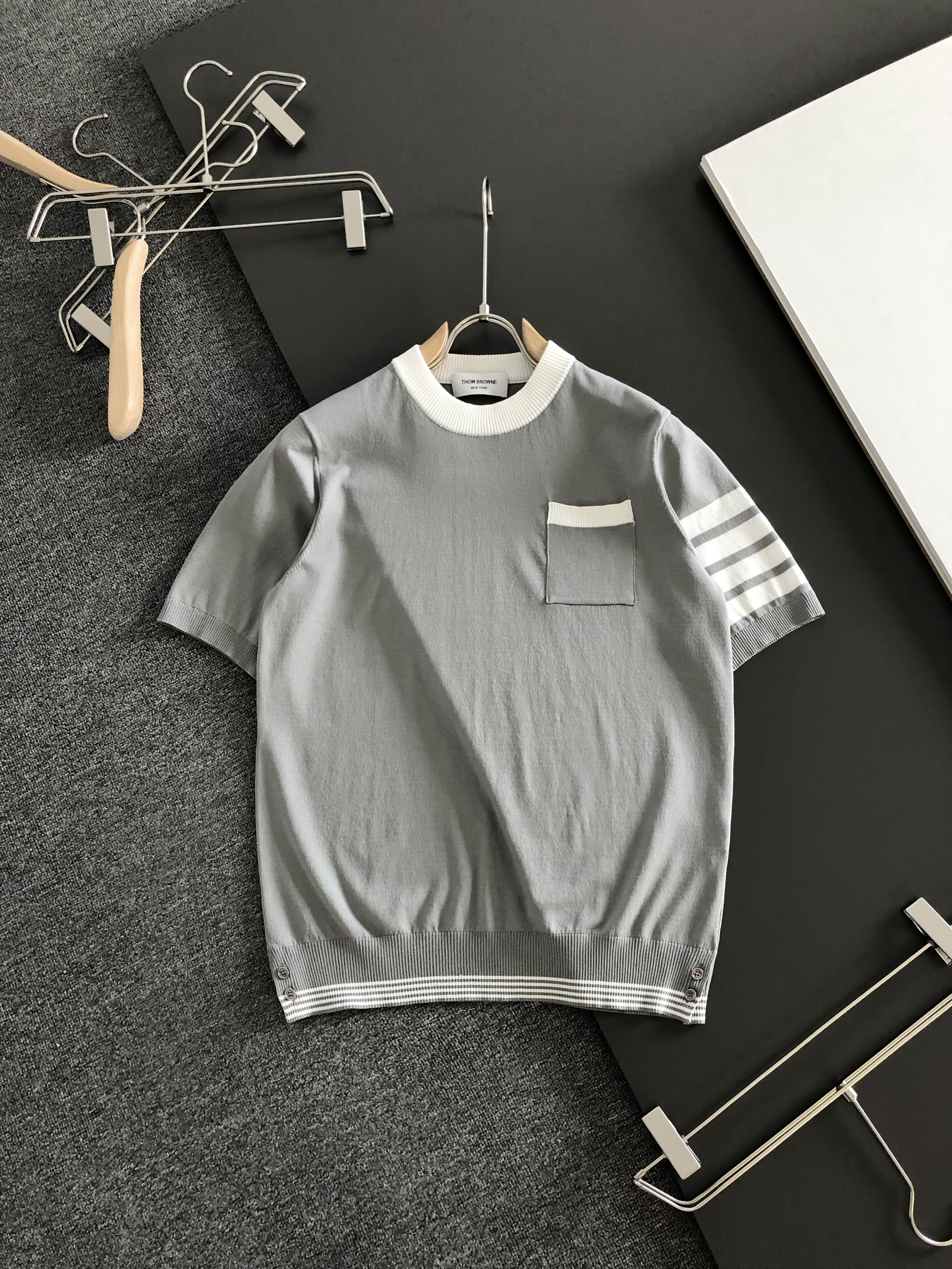 톰브라운 2026SS 남성 반팔 131795 Thom Browne T Shirt 썸네일 이미지
