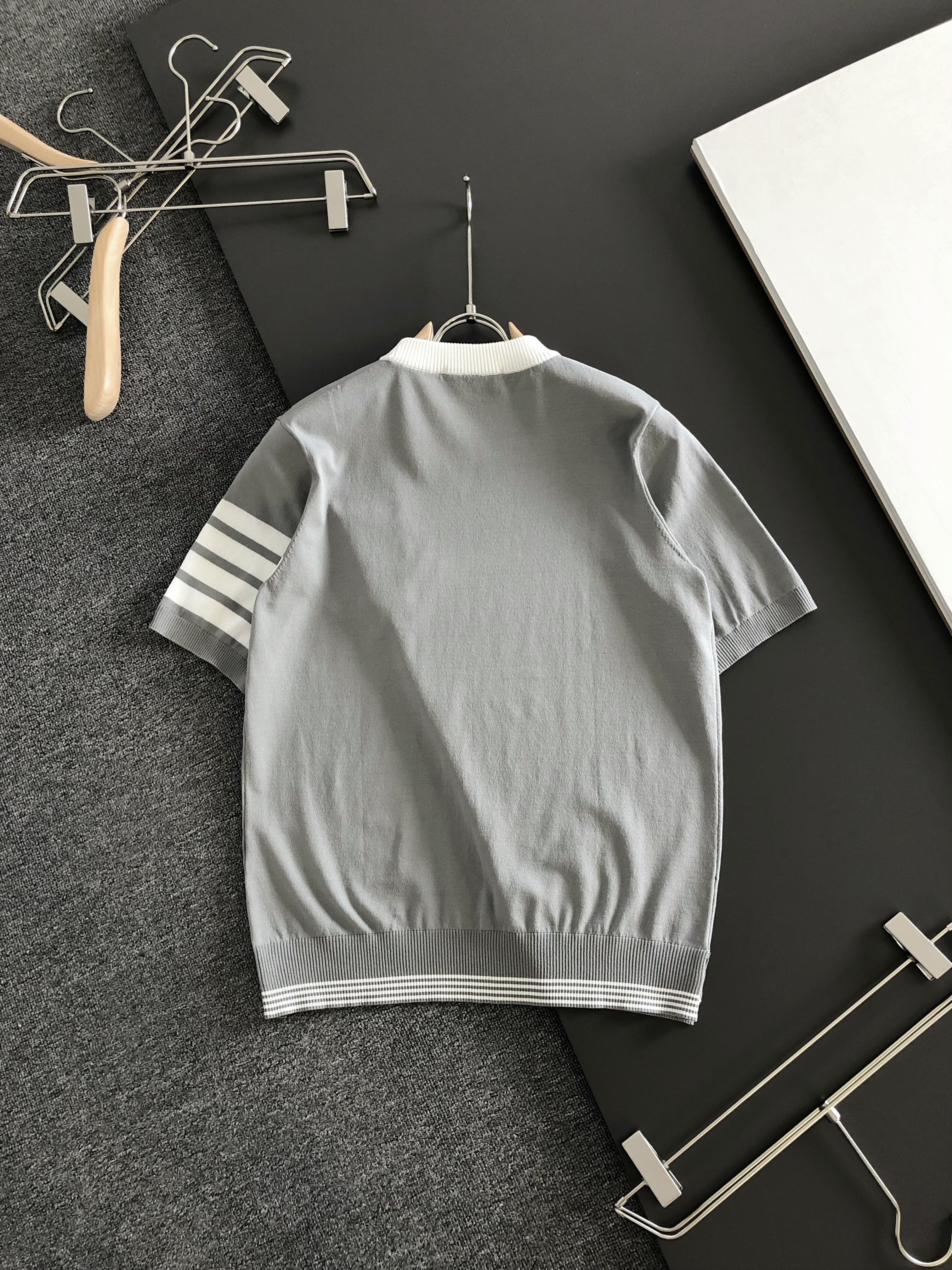 톰브라운 2026SS 남성 반팔 131795 Thom Browne T Shirt 썸네일 이미지