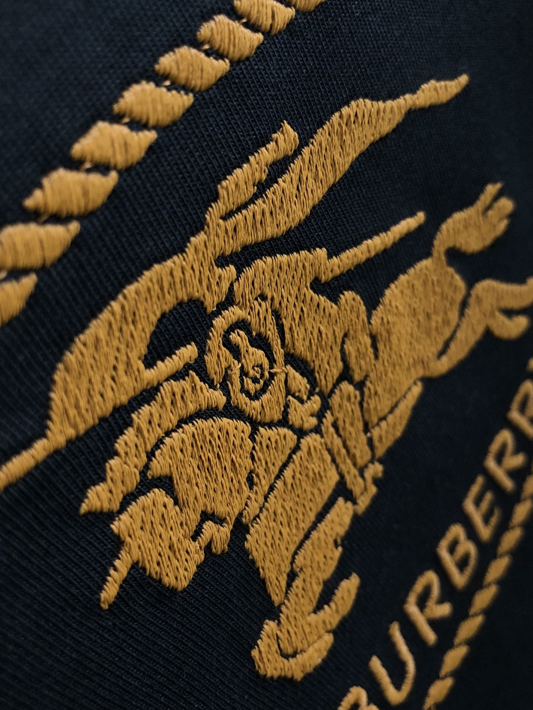 BBR 2026SS早春新款刺绣圆领T恤，定织定染纯棉300克重洗水面料，做工精细。男女同款宽松落肩版型