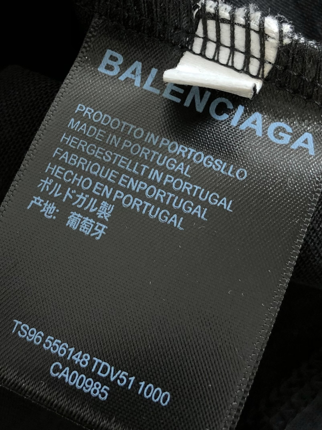 BAL 2026SS早春新款刺绣圆领T恤，定织定染纯棉300克重洗水面料，做工精细。男女同款宽松落肩版型