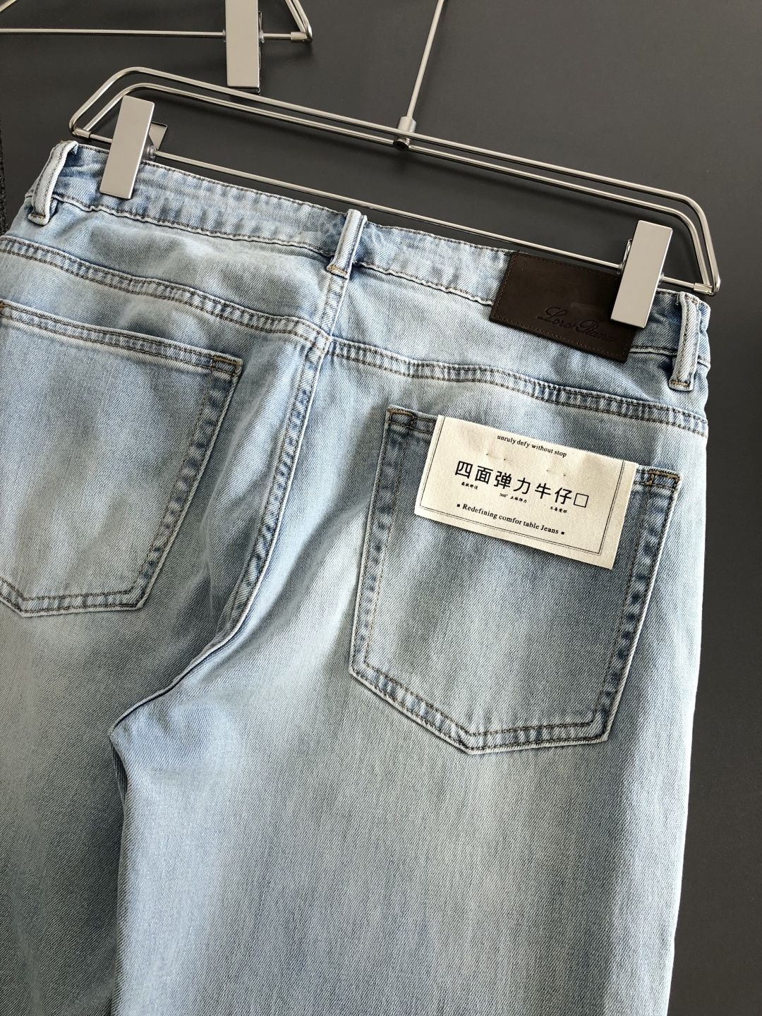 loro Piana 春夏薄款四面弹直筒牛仔裤｜奢感夏日甄选高支棉混纺弹力丹宁，经多道酵素水洗工艺，薄而